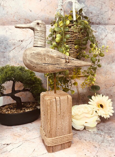 Seagull Sculpted from Reclaimed Wood: Coastal Ornament for Nautical Home Decor