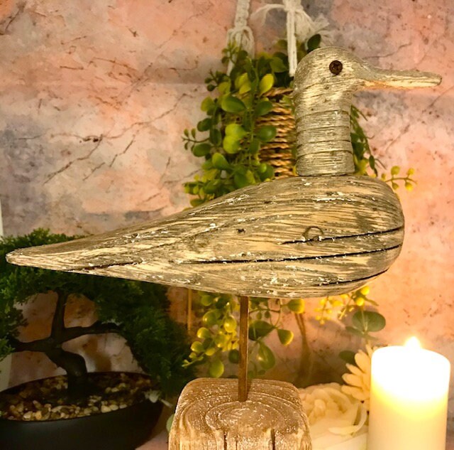 Seagull Sculpted from Reclaimed Wood: Coastal Ornament for Nautical Home Decor