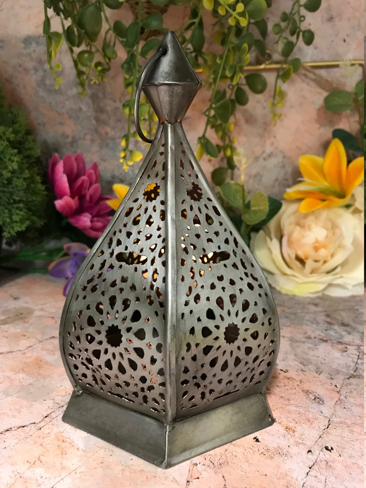 Elegant Moroccan Tea Light Holder: Exquisite Iron Lantern for Cozy Home Decor and Candlelight Ambiance