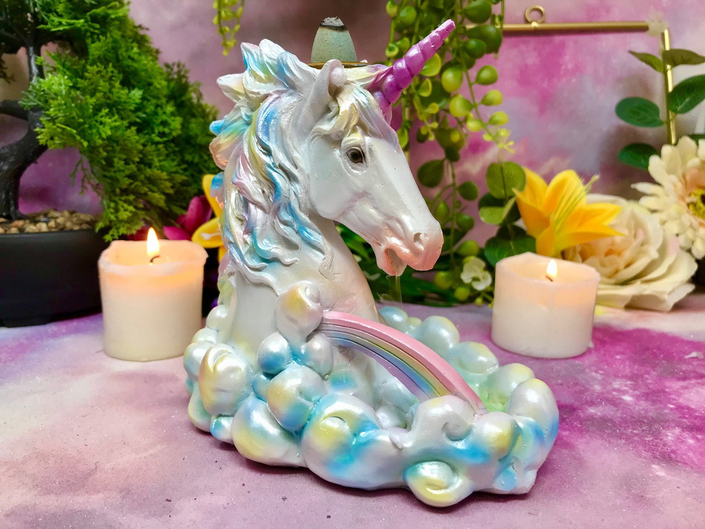 Brûle-encens en forme de cône licorne arc-en-ciel enchanté, décoration d'intérieur mystique et fantastique, créature magique, relaxation zen, art fantaisiste, idée cadeau