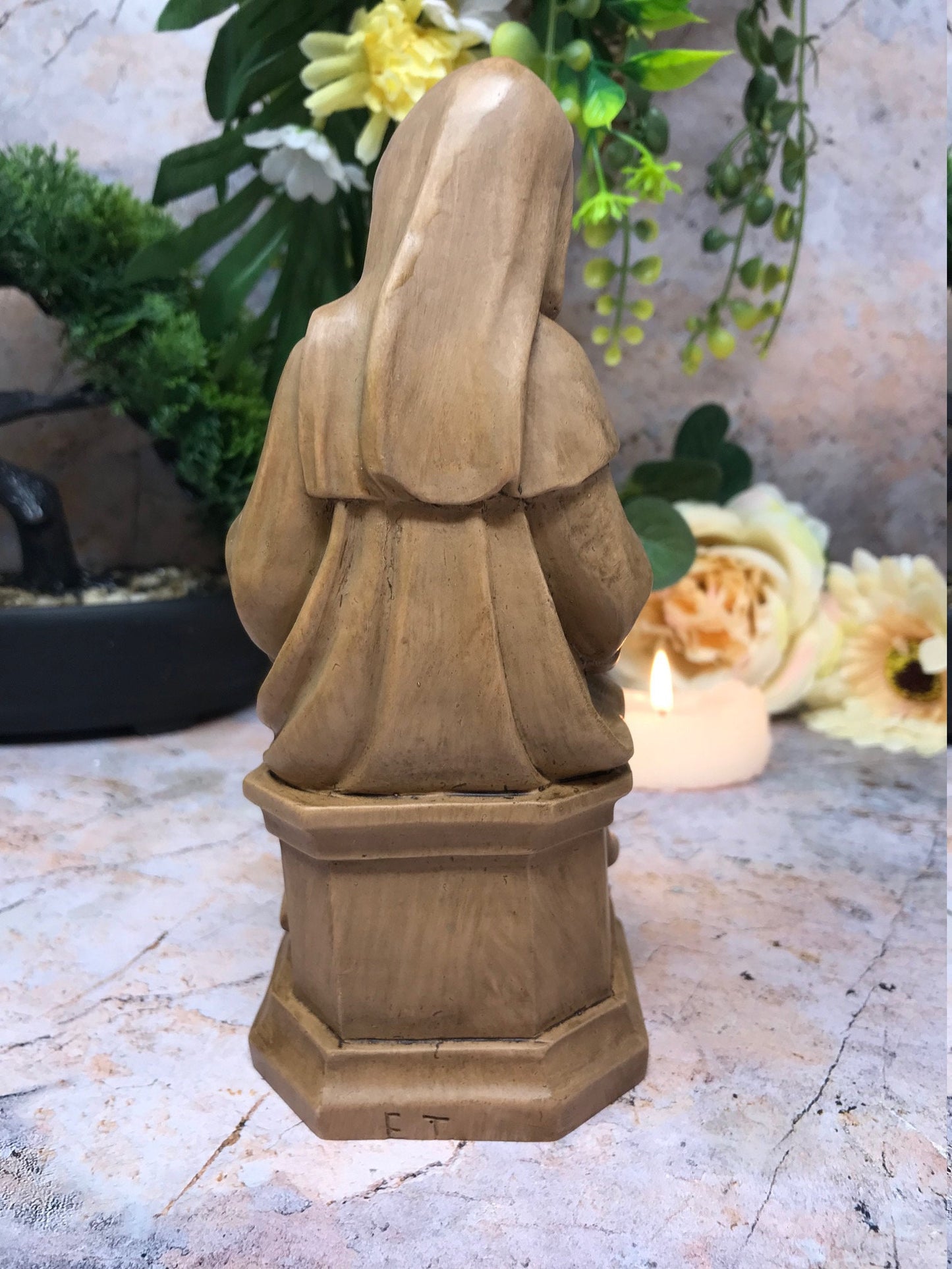 Serene Madonna and Child Statue - Spiritual Resin Sculpture - Religious Home Decor - Blessed Virgin Mary Figurine-Osiris Craftworks