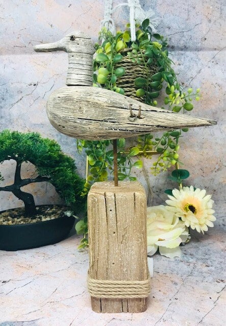 Seagull Sculpted from Reclaimed Wood: Coastal Ornament for Nautical Home Decor