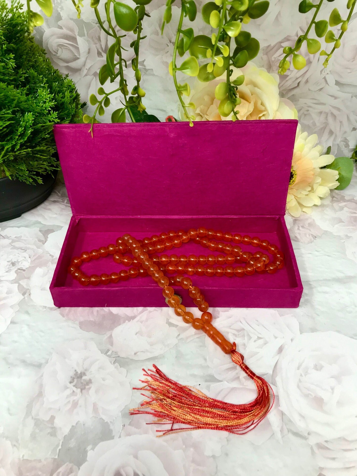 Perles de Mala orange rayonnantes | Perles de prière de méditation avec pompon rouge vif | Accessoire de yoga spirituel | Bijoux en pierres précieuses fabriqués à la main