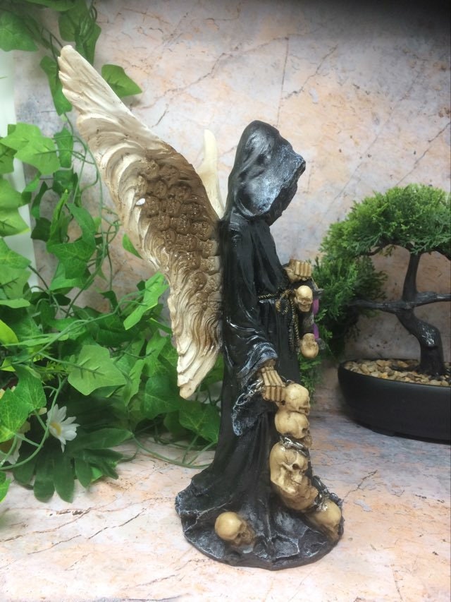 Dark Gothic Fallen Angel of Death Sculpture with LED Light Mythical Occult Grim Reaper Figure Halloween Decoration 26 cm-Osiris Craftworks