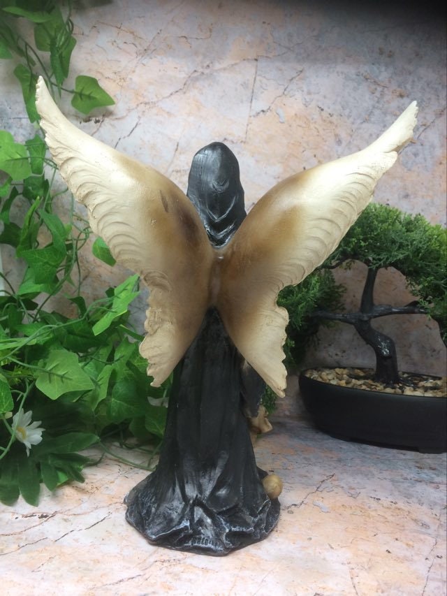 Dark Gothic Fallen Angel of Death Sculpture with LED Light Mythical Occult Grim Reaper Figure Halloween Decoration 26 cm-Osiris Craftworks