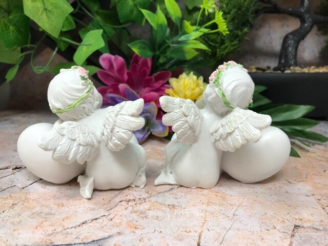 Pair of Beautiful Baby Angel Cherubs Resting on Hearts Ornament Mothers Nana Grandma Present-Osiris Craftworks