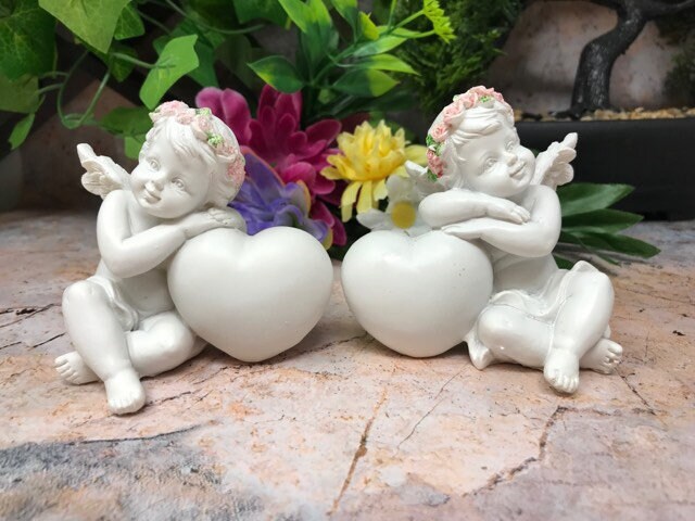 Pair of Beautiful Baby Angel Cherubs Resting on Hearts Ornament Mothers Nana Grandma Present-Osiris Craftworks