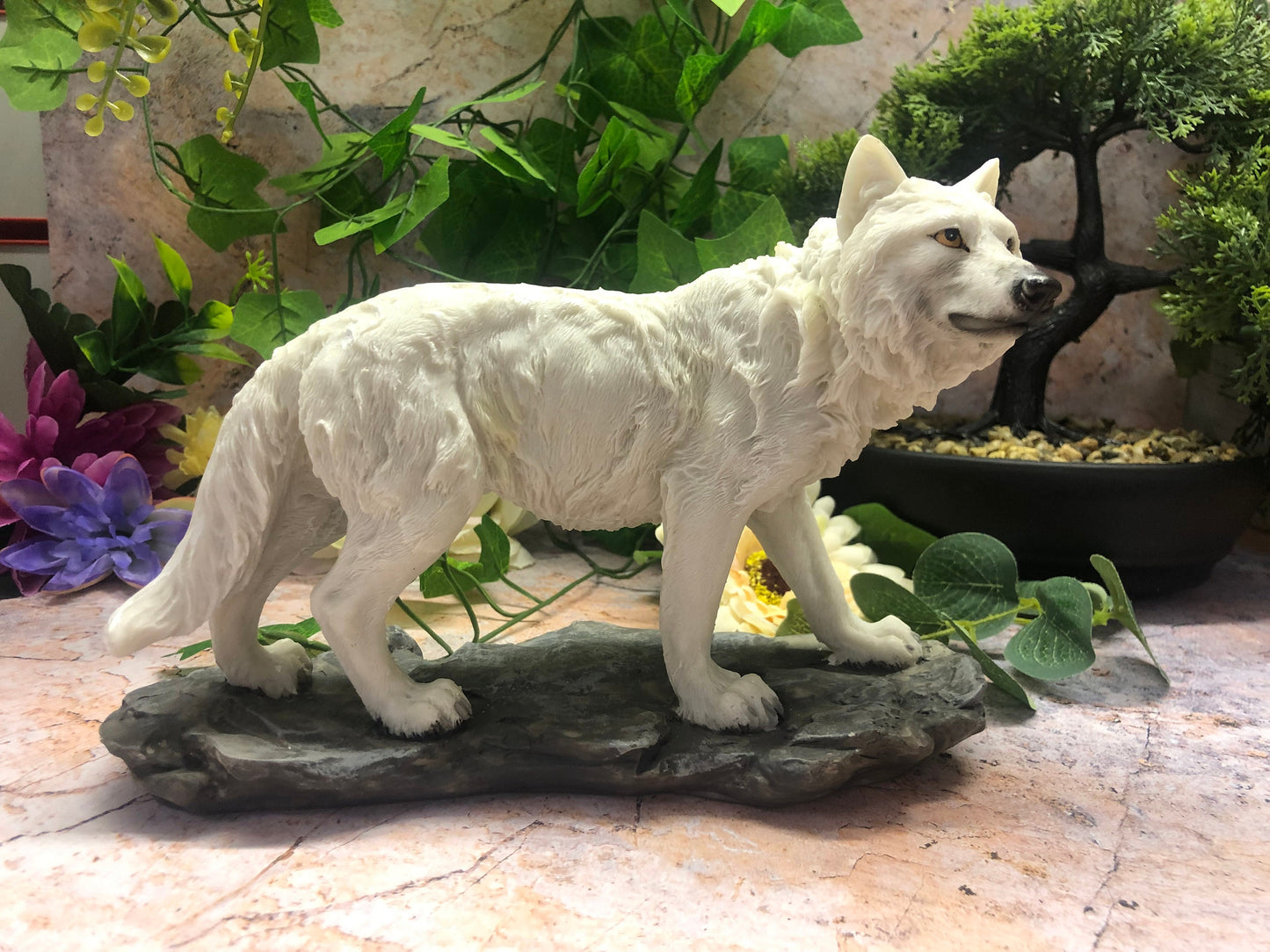 Statue de loup blanc d'hiver Collection d'animaux sauvages Figurine Ornement