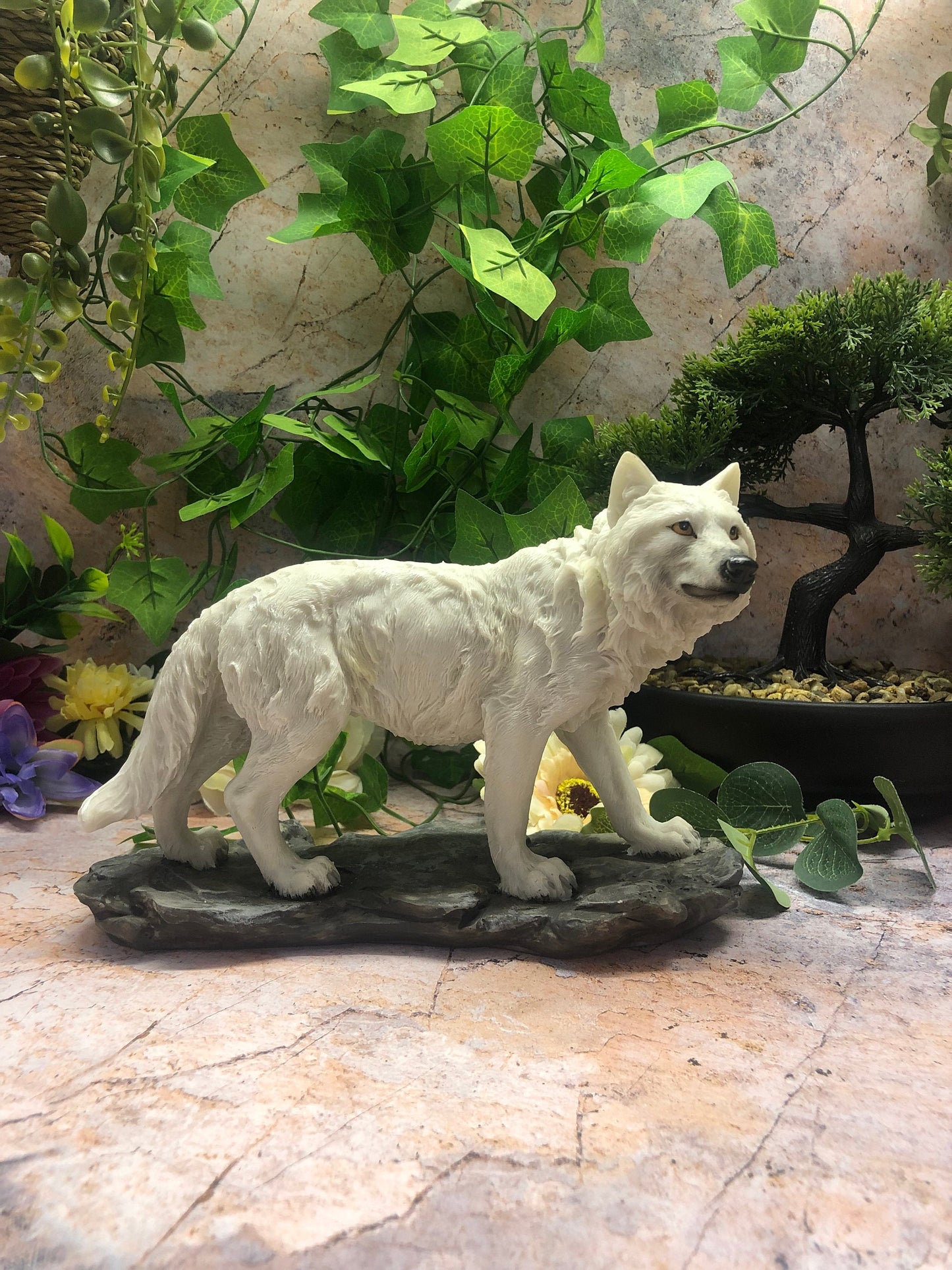 Statue de loup blanc d'hiver Collection d'animaux sauvages Figurine Ornement