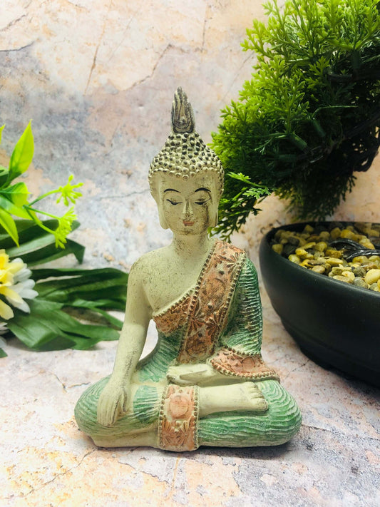 Kleine Vintage Buddha Statue, Meditationsskulptur mit antiker Wirkung, heiteres buddhistisches Dekor, spirituelle Figur, friedliches Zen-Ornament