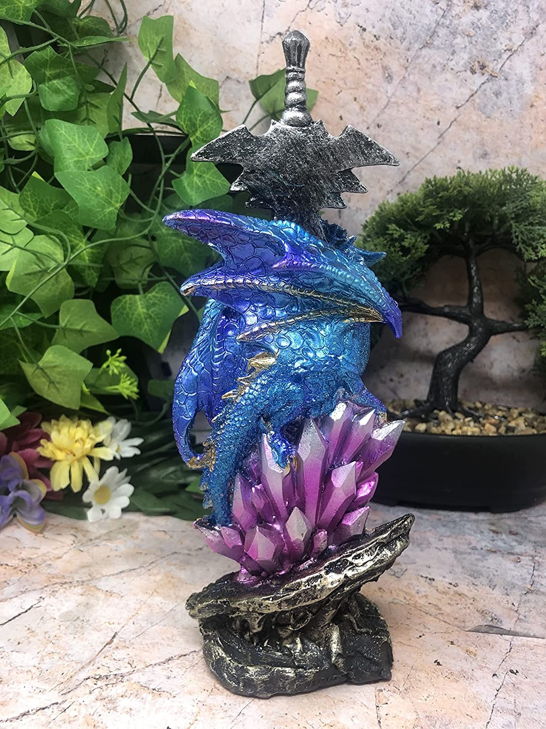 Statue de dragon gardien mystique avec boule de cristal - Figurine fantastique en résine, sculpture décorative enchantée avec accent de bijou