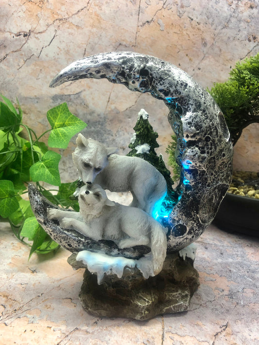 Sculpture de famille de loups en résine lumineuse sur croissant de lune - Cadeau parfait pour les passionnés de loups