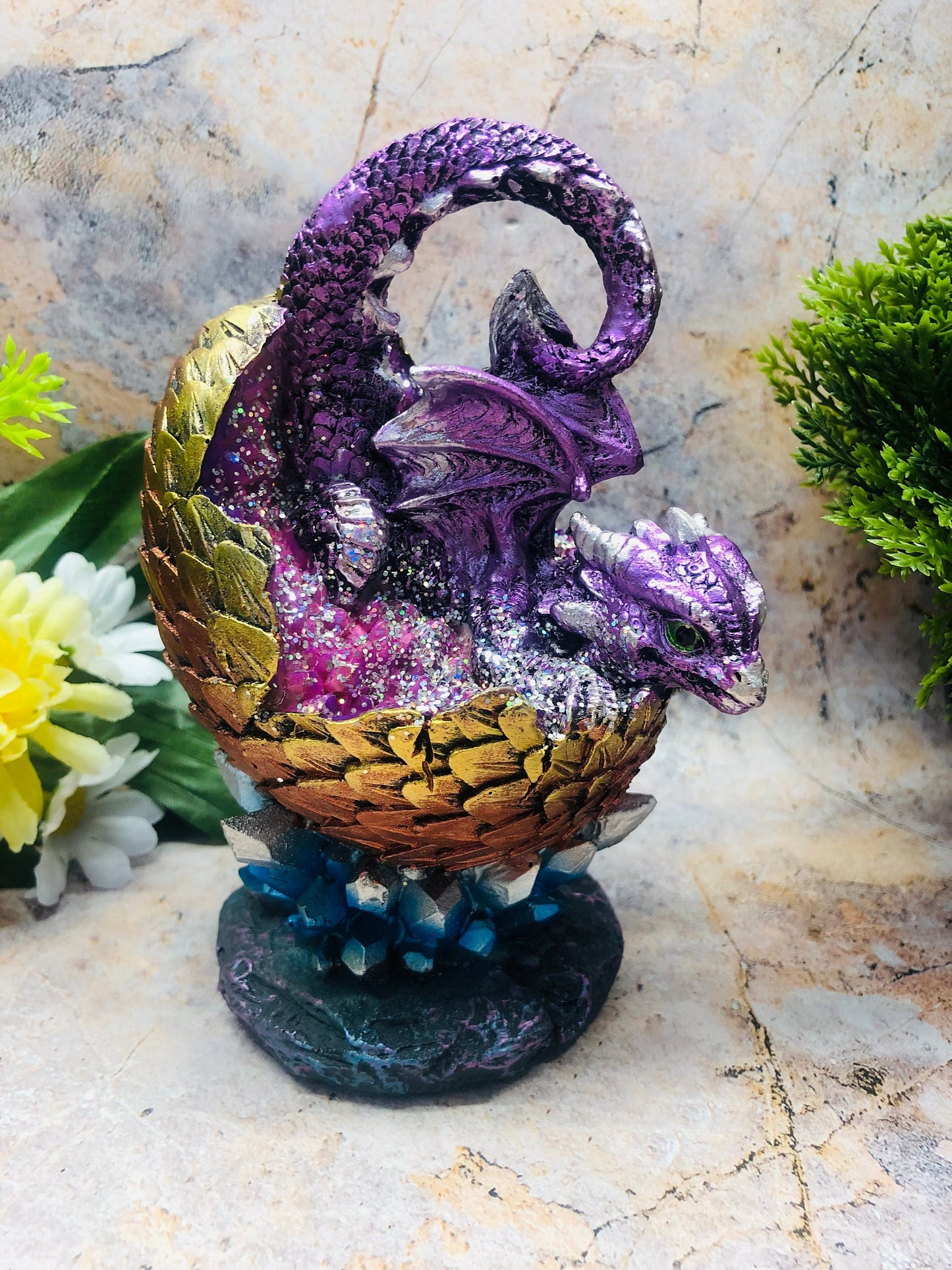 Wunderliche Drachen-Schatz-Ei-Statue – handgefertigte Fantasy-Kunstfigur für Drachenliebhaber und -sammler