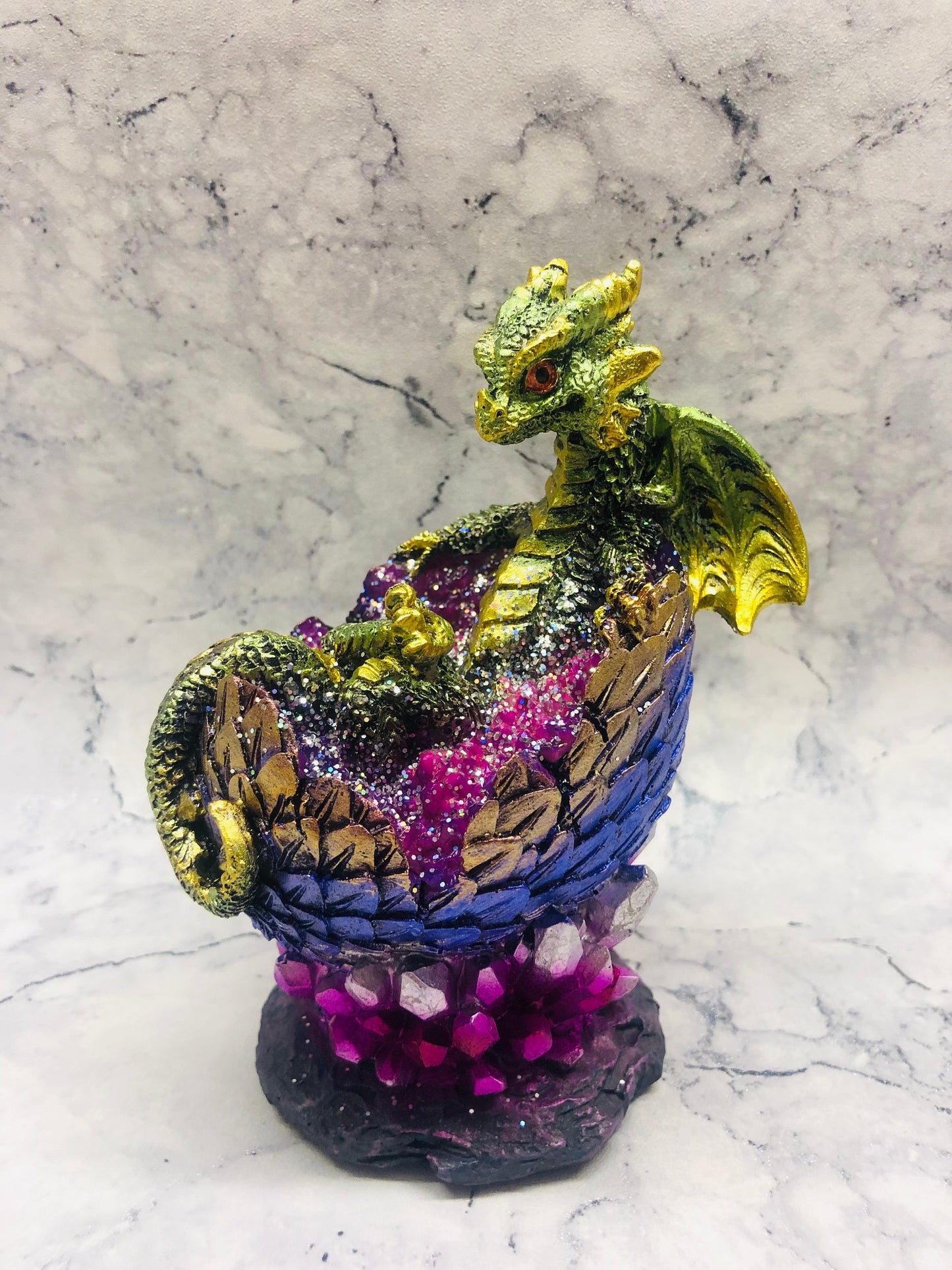 Bébé dragon vert - Œuvre d'art fantastique exquise, idéale pour les passionnés de dragons et les collectionneurs