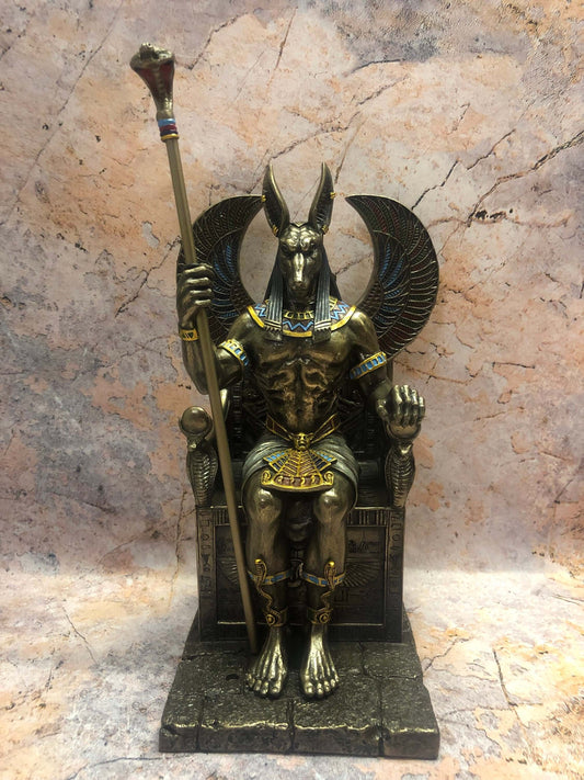 Veronese Bronzeskulptur Anubis auf dem Thron, Statue im ägyptischen Stil, handgefertigt aus Kunstharz