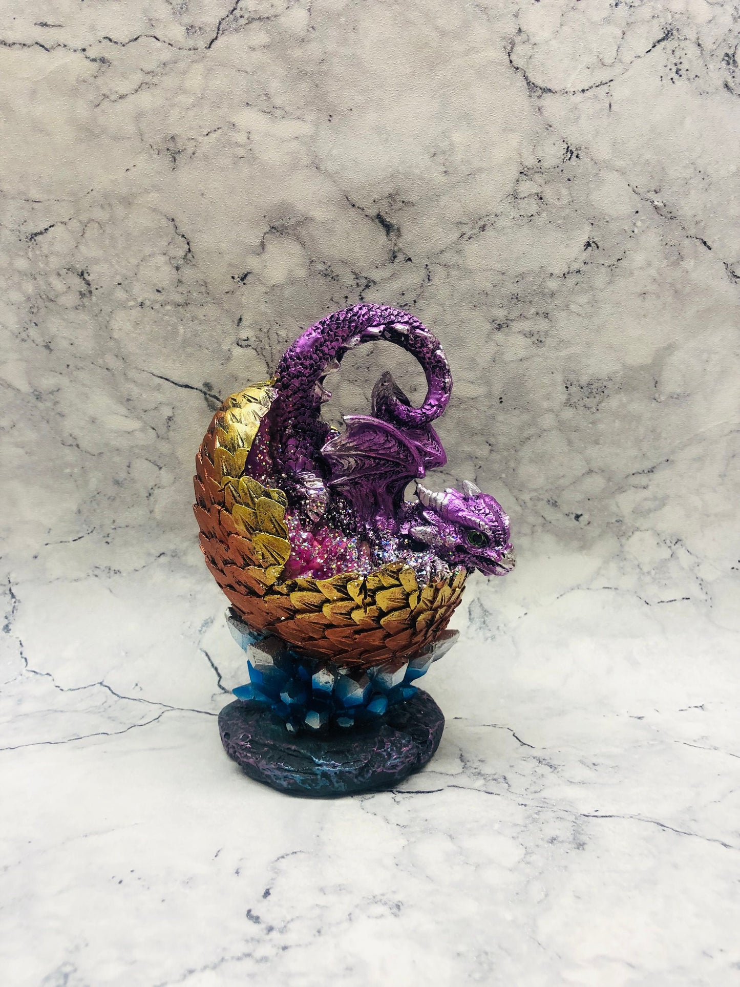 Wunderliche Drachen-Schatz-Ei-Statue – handgefertigte Fantasy-Kunstfigur für Drachenliebhaber und -sammler