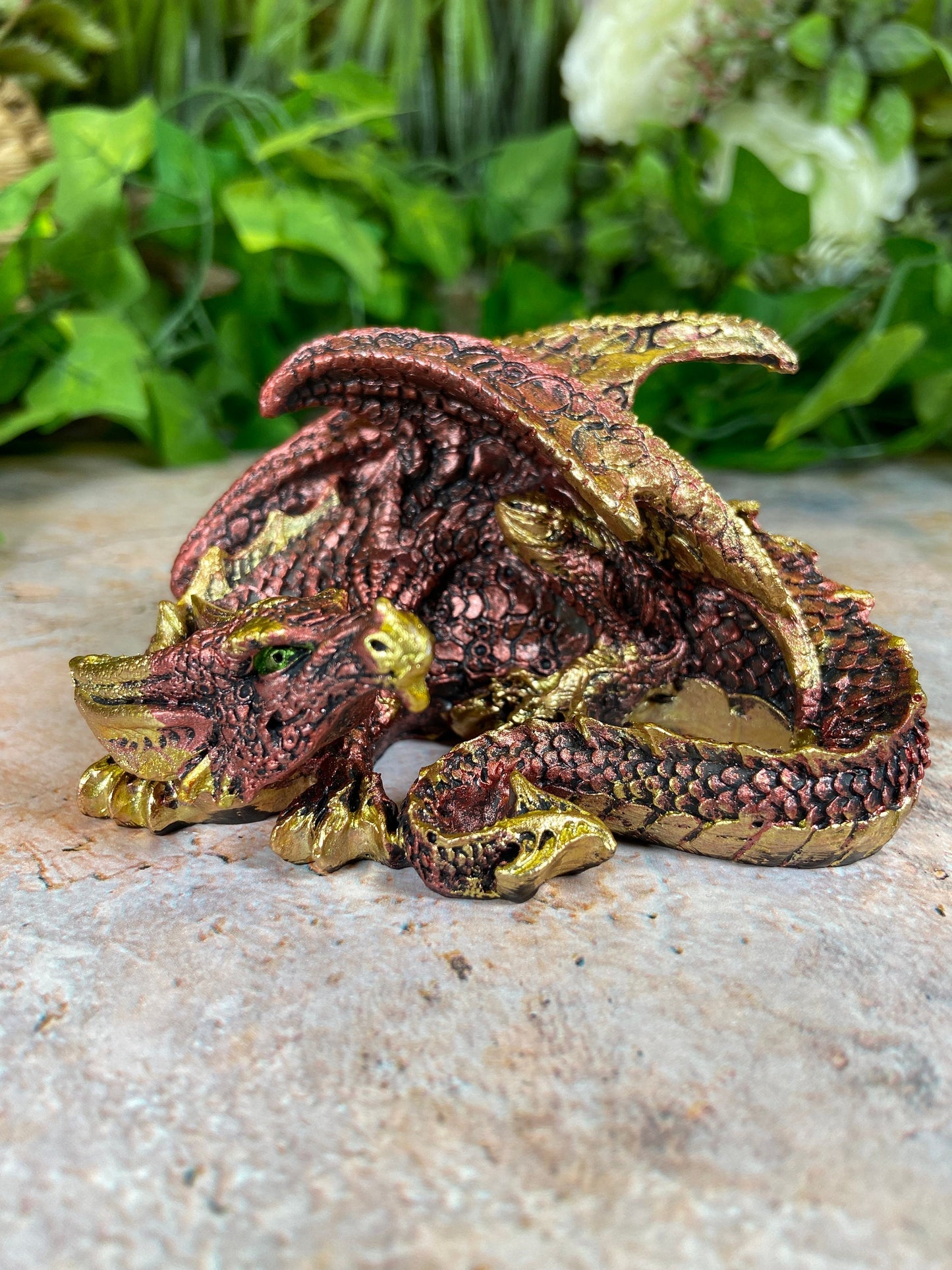 Sculpture majestueuse de dragon rouge en résine fabriquée à la main 10 cm Créatures mythiques