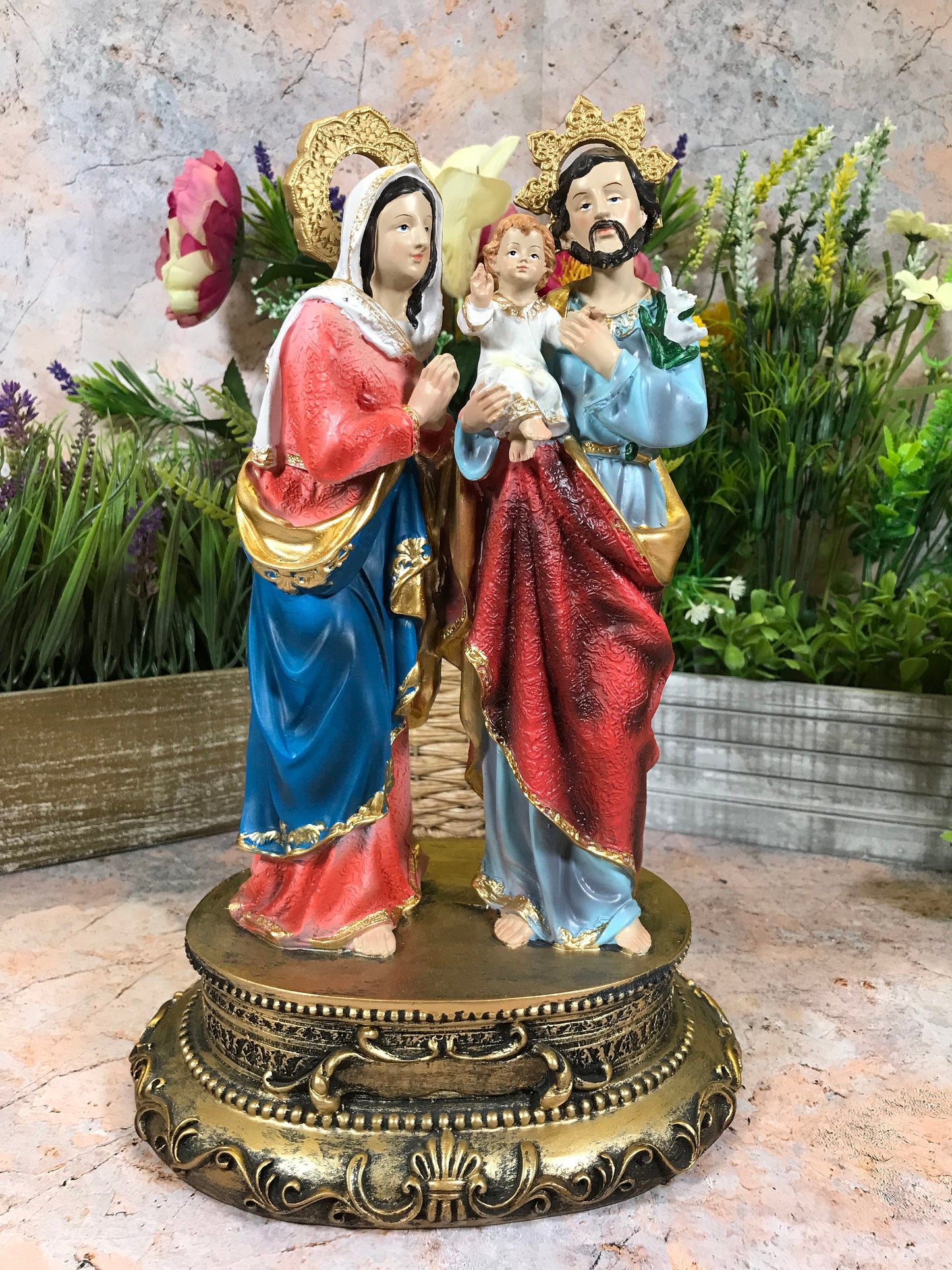 Élégante sculpture de la Sainte Famille - Un symbole vénéré de foi et d'amour pour la décoration artistique et les cadeaux de la Nativité