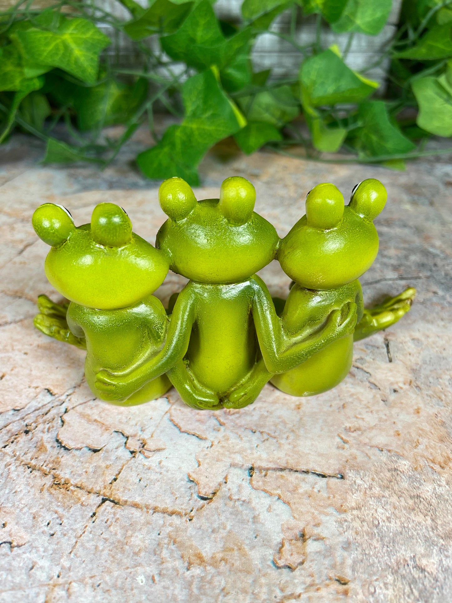 Hilarious Frog Crew Resin Figurine Garden Ornament Lawn Decoration Patio Figure-Osiris Craftworks