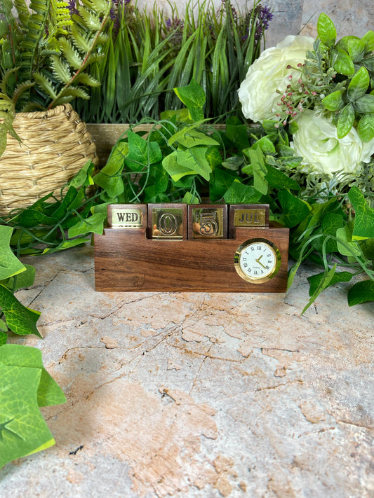 Horloge de bureau vintage en bois et laiton avec calendrier, style nautique