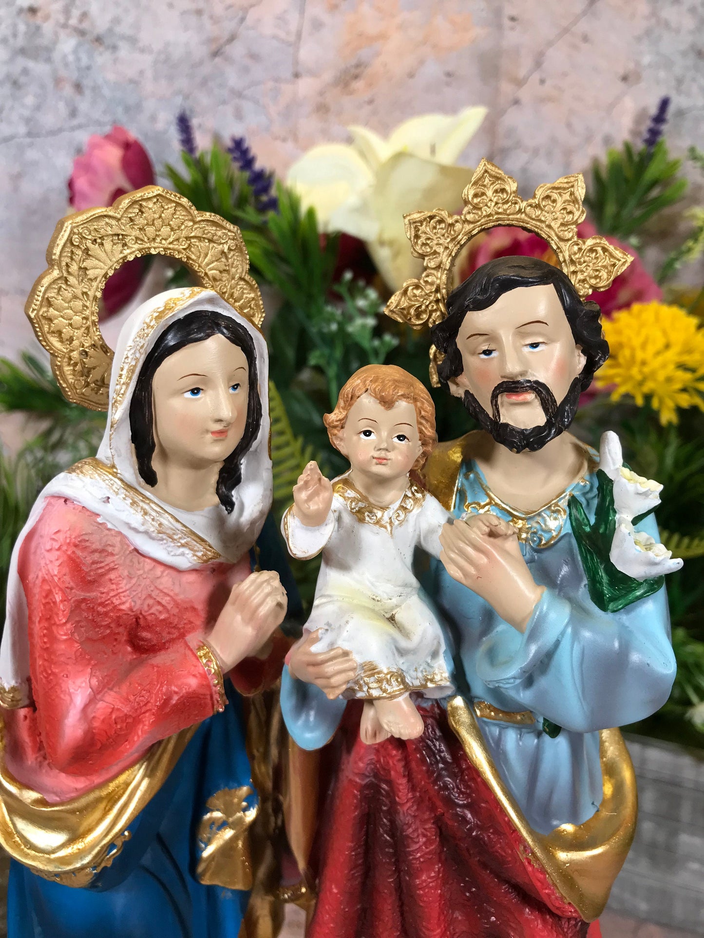 Élégante sculpture de la Sainte Famille - Un symbole vénéré de foi et d'amour pour la décoration artistique et les cadeaux de la Nativité