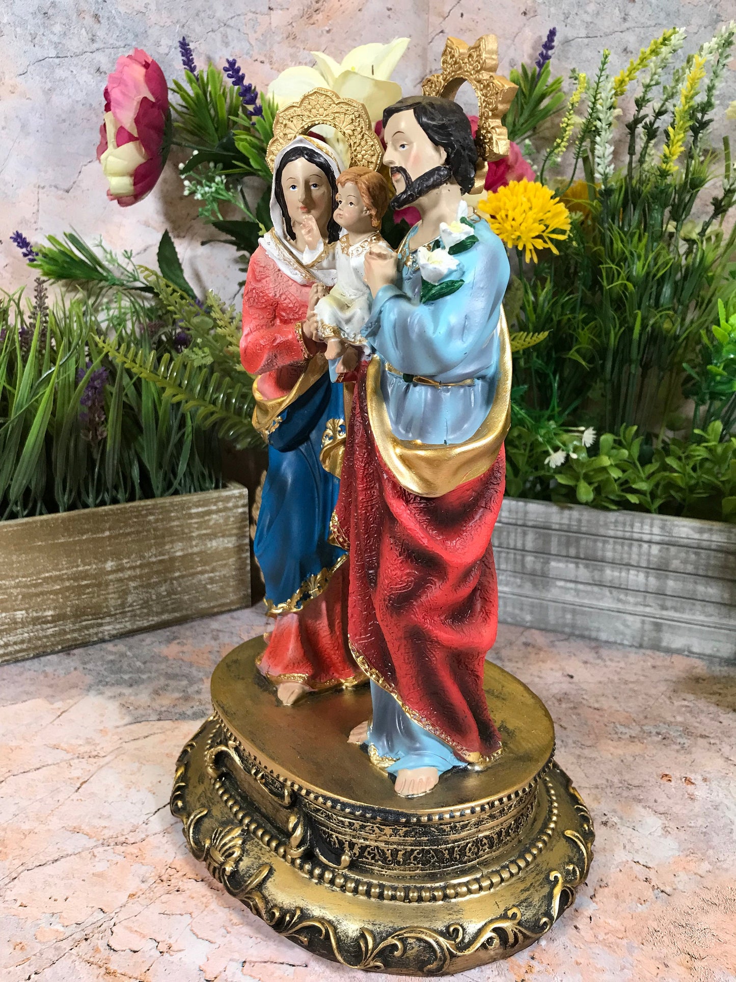 Élégante sculpture de la Sainte Famille - Un symbole vénéré de foi et d'amour pour la décoration artistique et les cadeaux de la Nativité