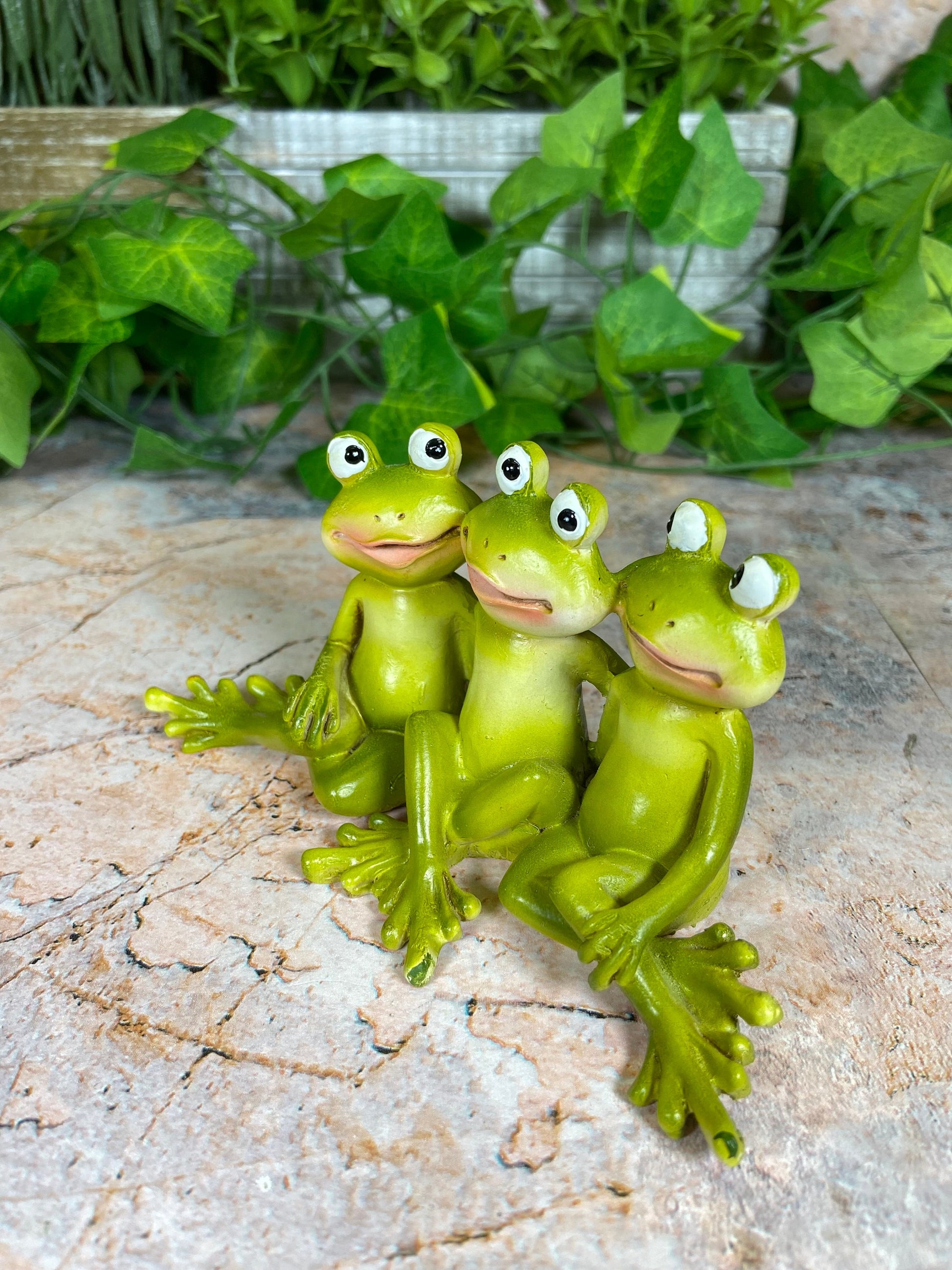 Hilarious Frog Crew Resin Figurine Garden Ornament Lawn Decoration Patio Figure-Osiris Craftworks