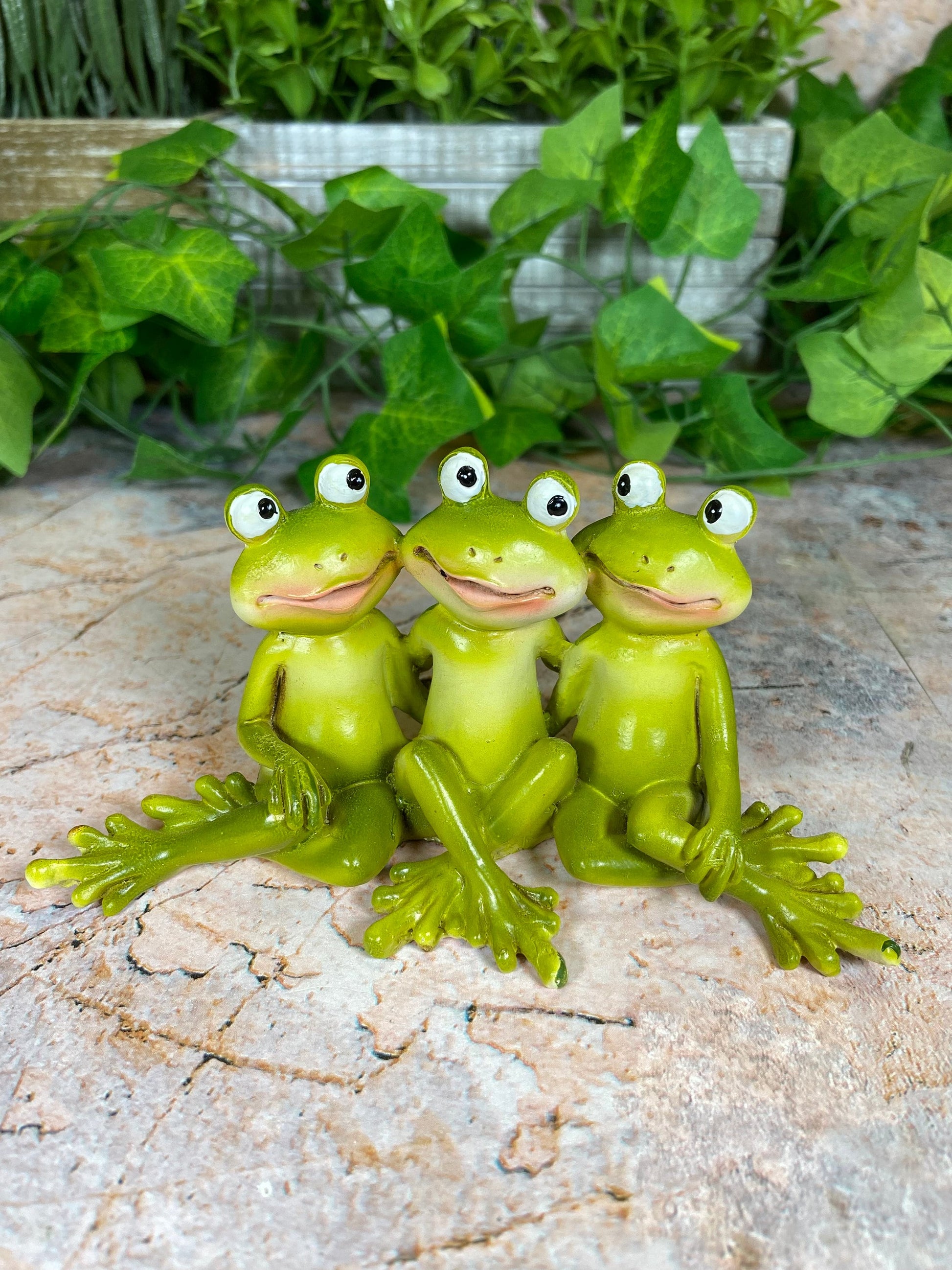 Hilarious Frog Crew Resin Figurine Garden Ornament Lawn Decoration Patio Figure-Osiris Craftworks