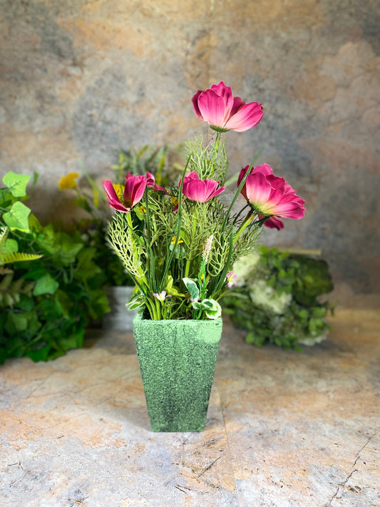 Arrangement floral rouge réaliste et vibrant fabriqué à la main dans un pot de fleurs artisanal Arrangement de fleurs et de plantes artificielles de 40 cm de haut