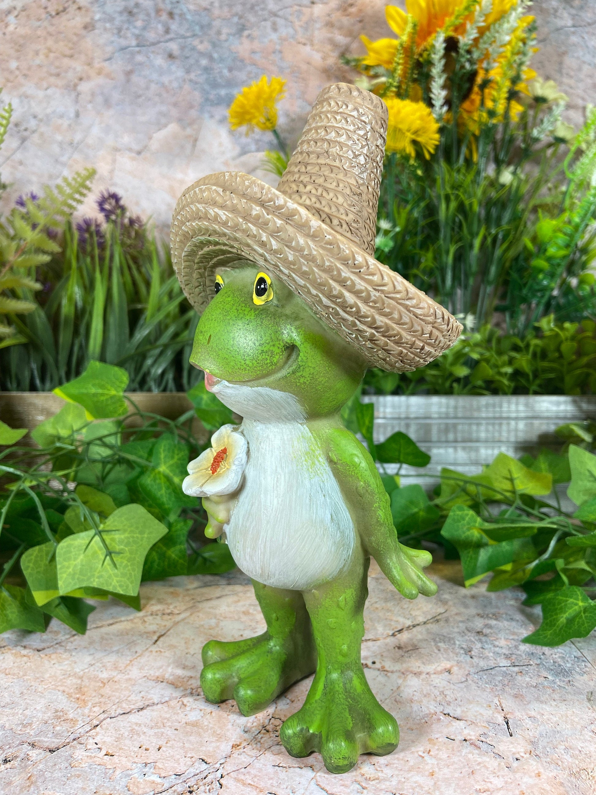 Cheerful Frog Statue with Sombrero: Colourful 21.5 cm Resin Ornament for Fun-Loving Garden Enthusiasts-Osiris Craftworks