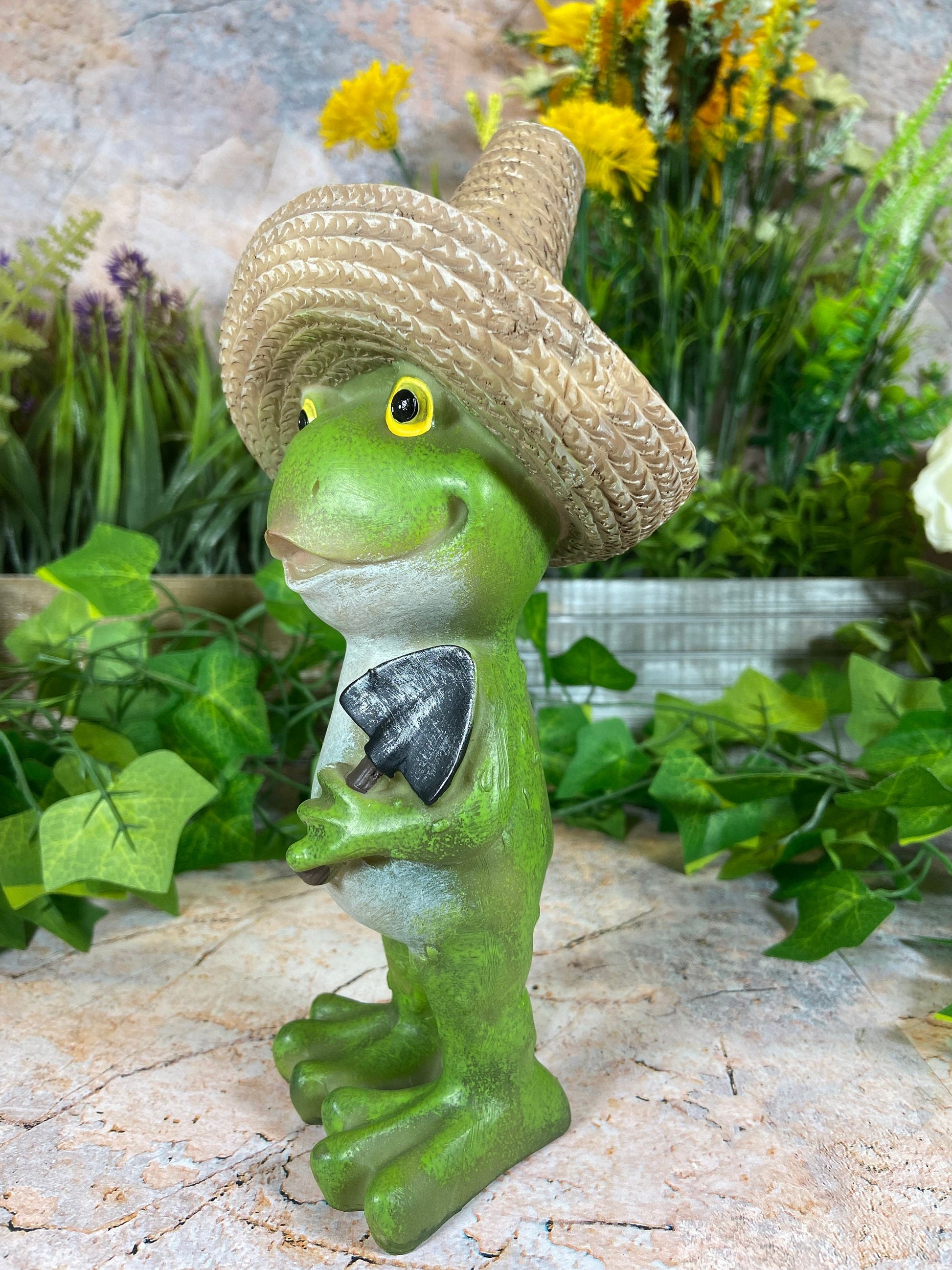 Hilarious Resin Frog with Sombrero: Quirky 21.5 cm Garden Ornament for Fun-Loving Spaces-Osiris Craftworks