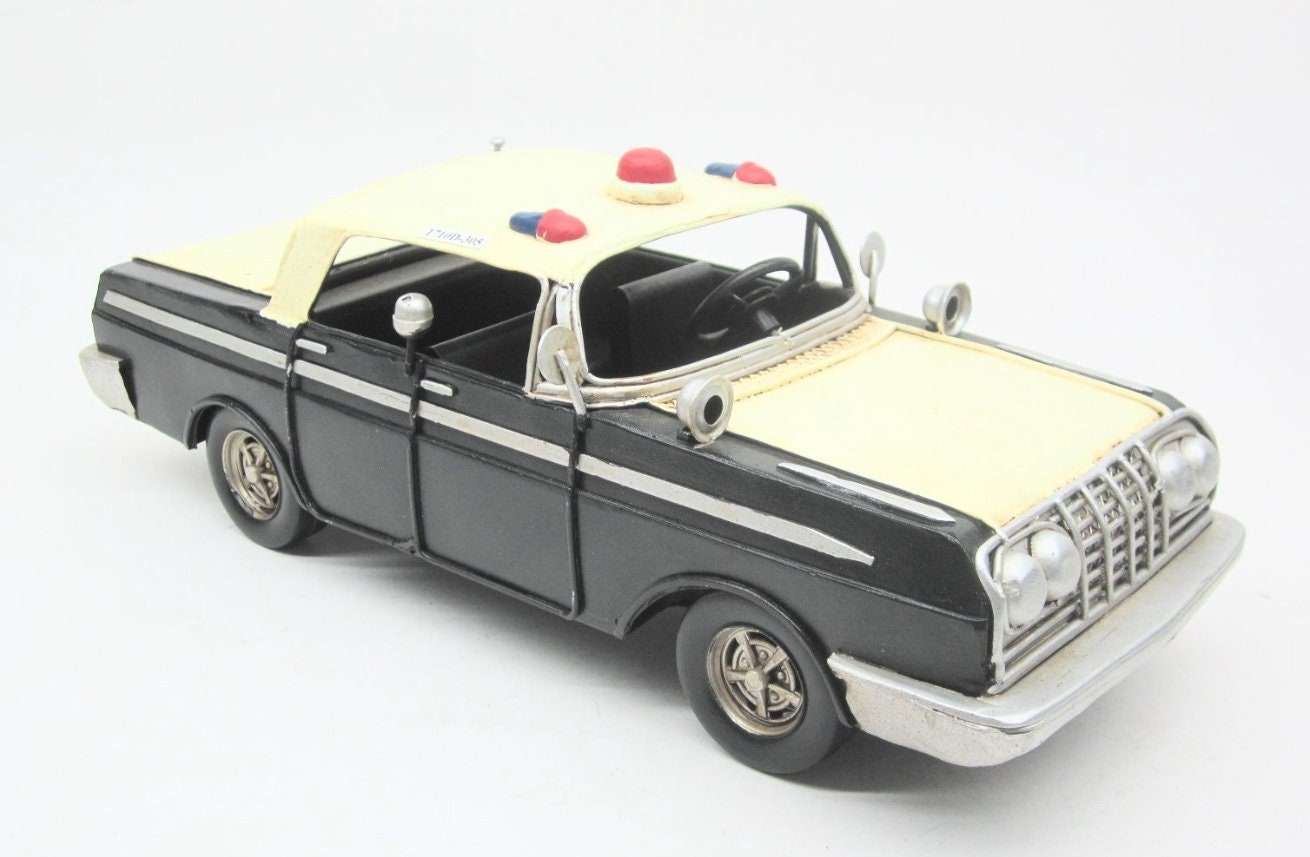 Vintage Style American Police Metal Model Car - Collectible Replica for Classic Car Enthusiasts