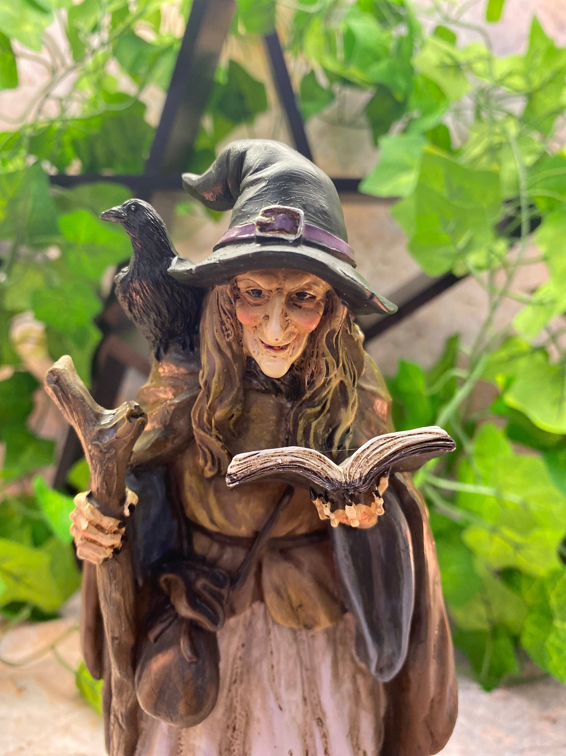 Spooky and Enchanting Wicked Witch Resin Statue - 22 cm Tall - Perfect Halloween Decor!-Osiris Craftworks