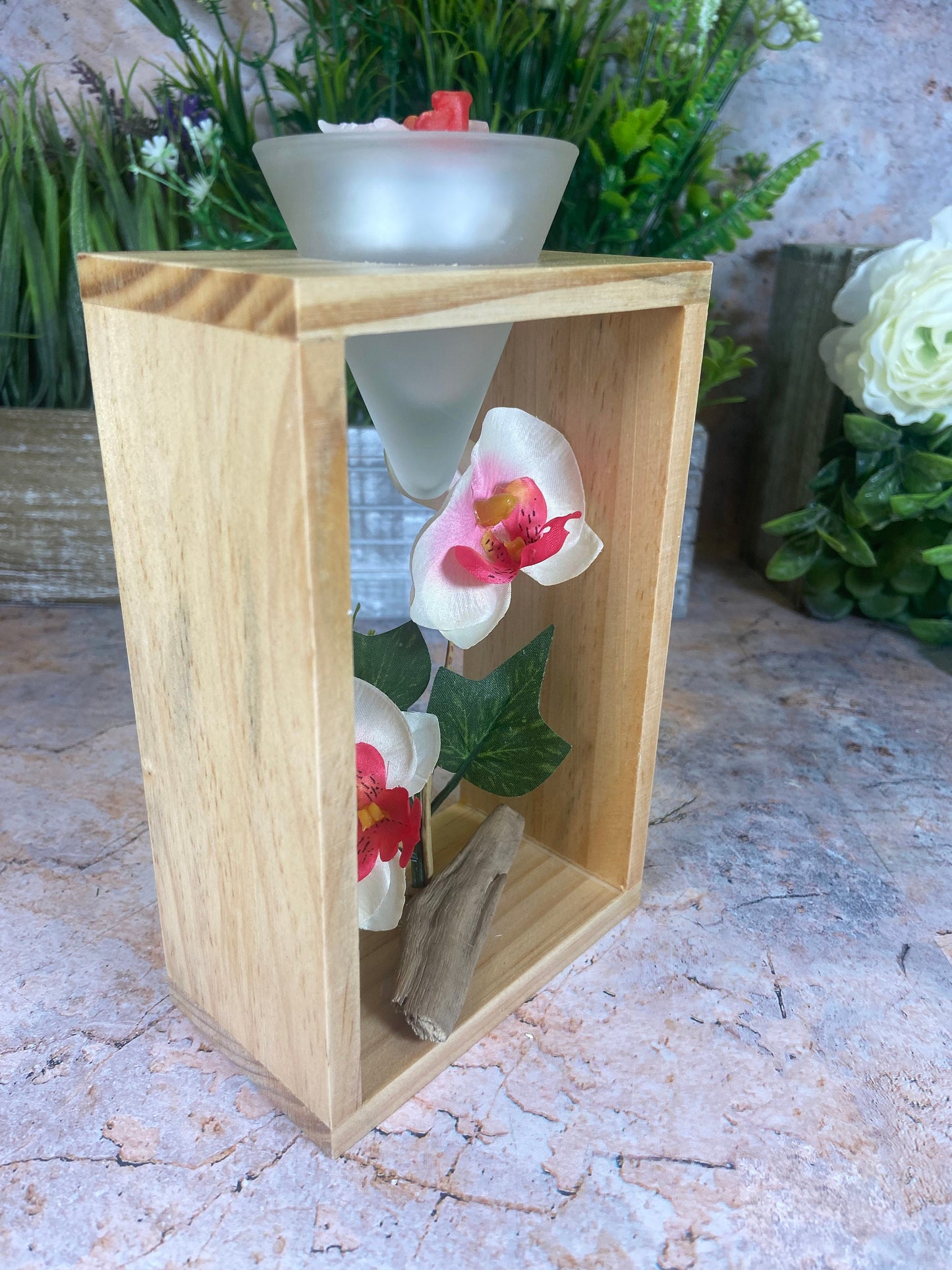 Elegantes Orchideen-Kunstblumenarrangement mit Kerzenhalter aus Holz – 19 cm hoch – Weiß