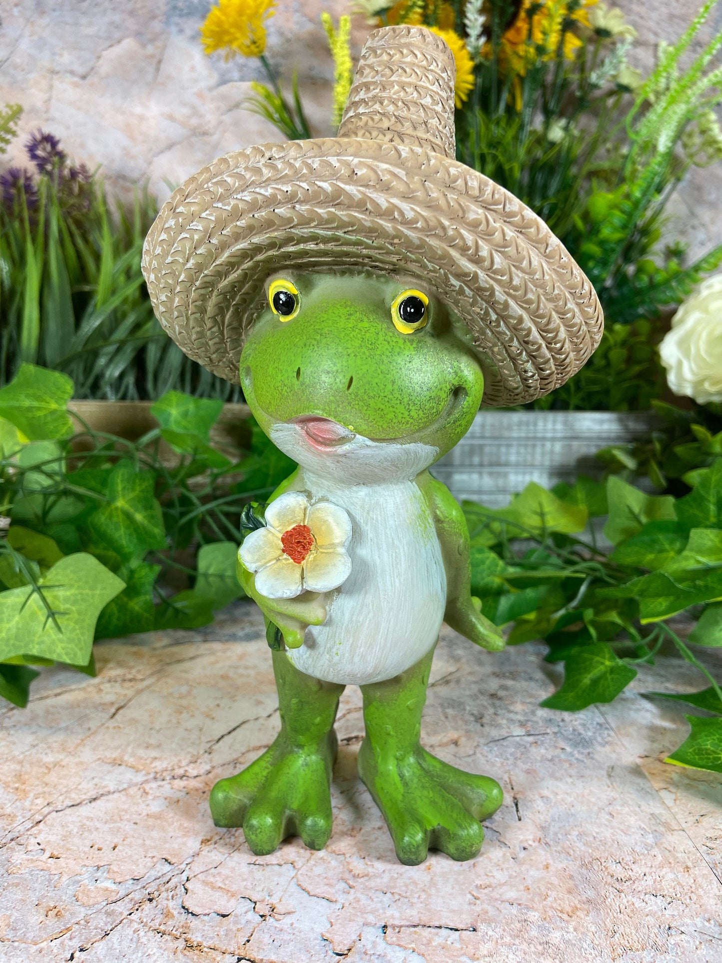 Cheerful Frog Statue with Sombrero: Colourful 21.5 cm Resin Ornament for Fun-Loving Garden Enthusiasts-Osiris Craftworks