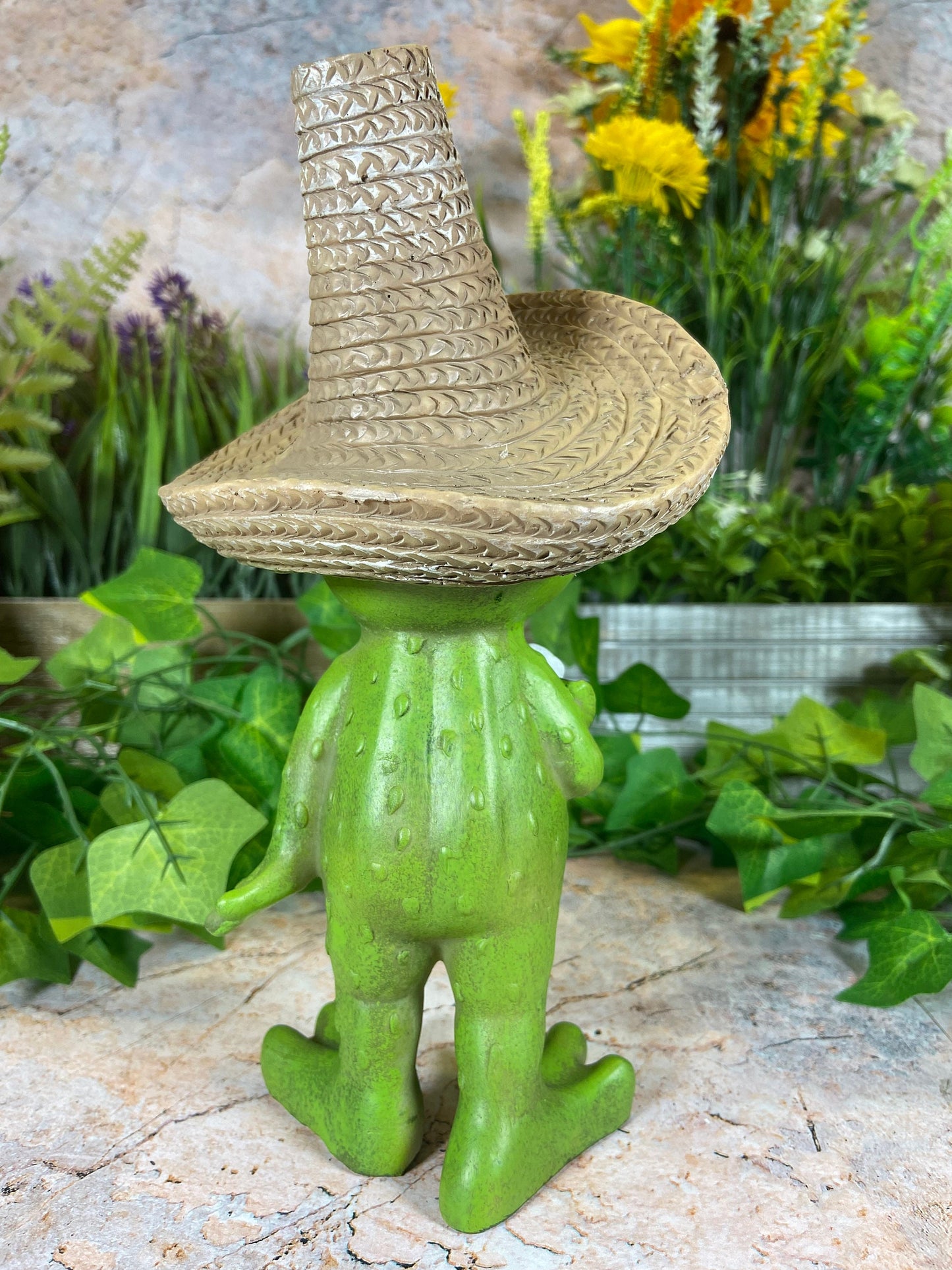 Cheerful Frog Statue with Sombrero: Colourful 21.5 cm Resin Ornament for Fun-Loving Garden Enthusiasts-Osiris Craftworks