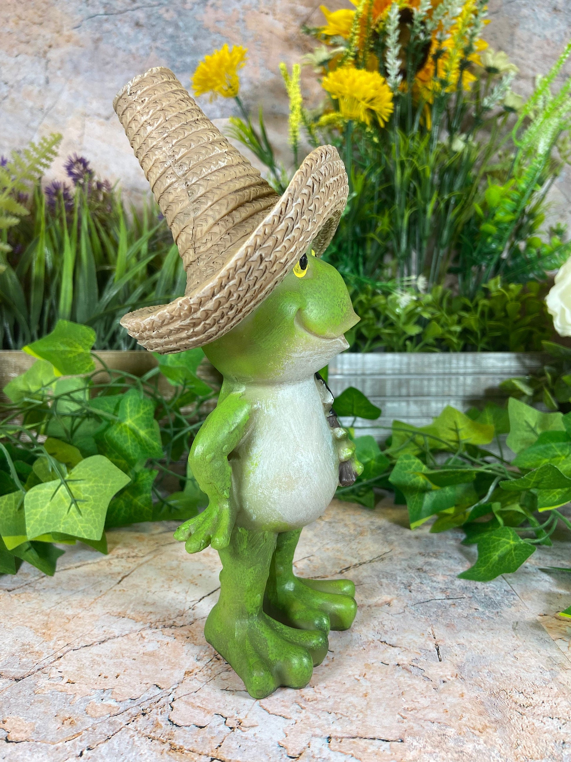 Hilarious Resin Frog with Sombrero: Quirky 21.5 cm Garden Ornament for Fun-Loving Spaces-Osiris Craftworks