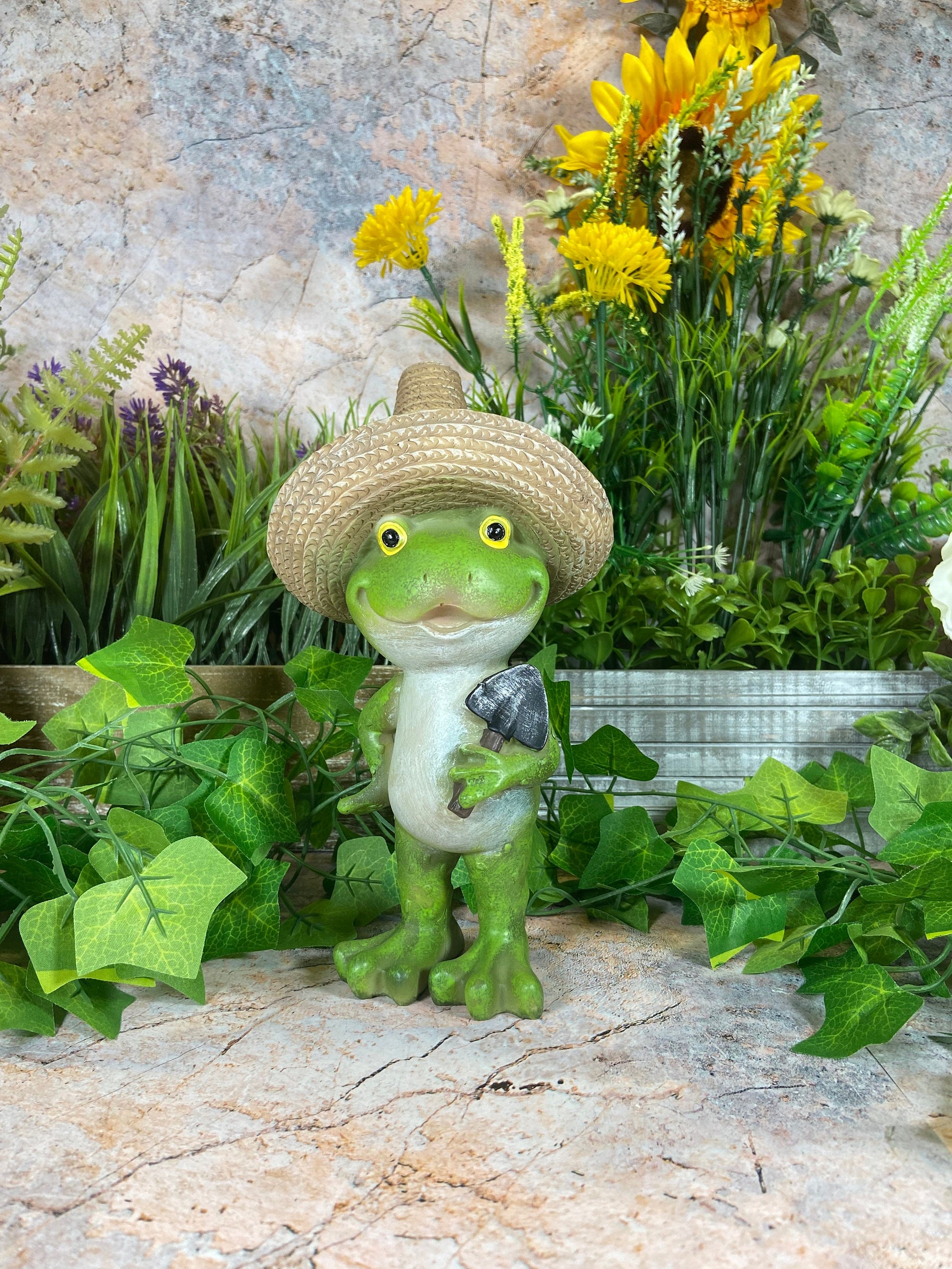 Hilarious Resin Frog with Sombrero: Quirky 21.5 cm Garden Ornament for Fun-Loving Spaces-Osiris Craftworks