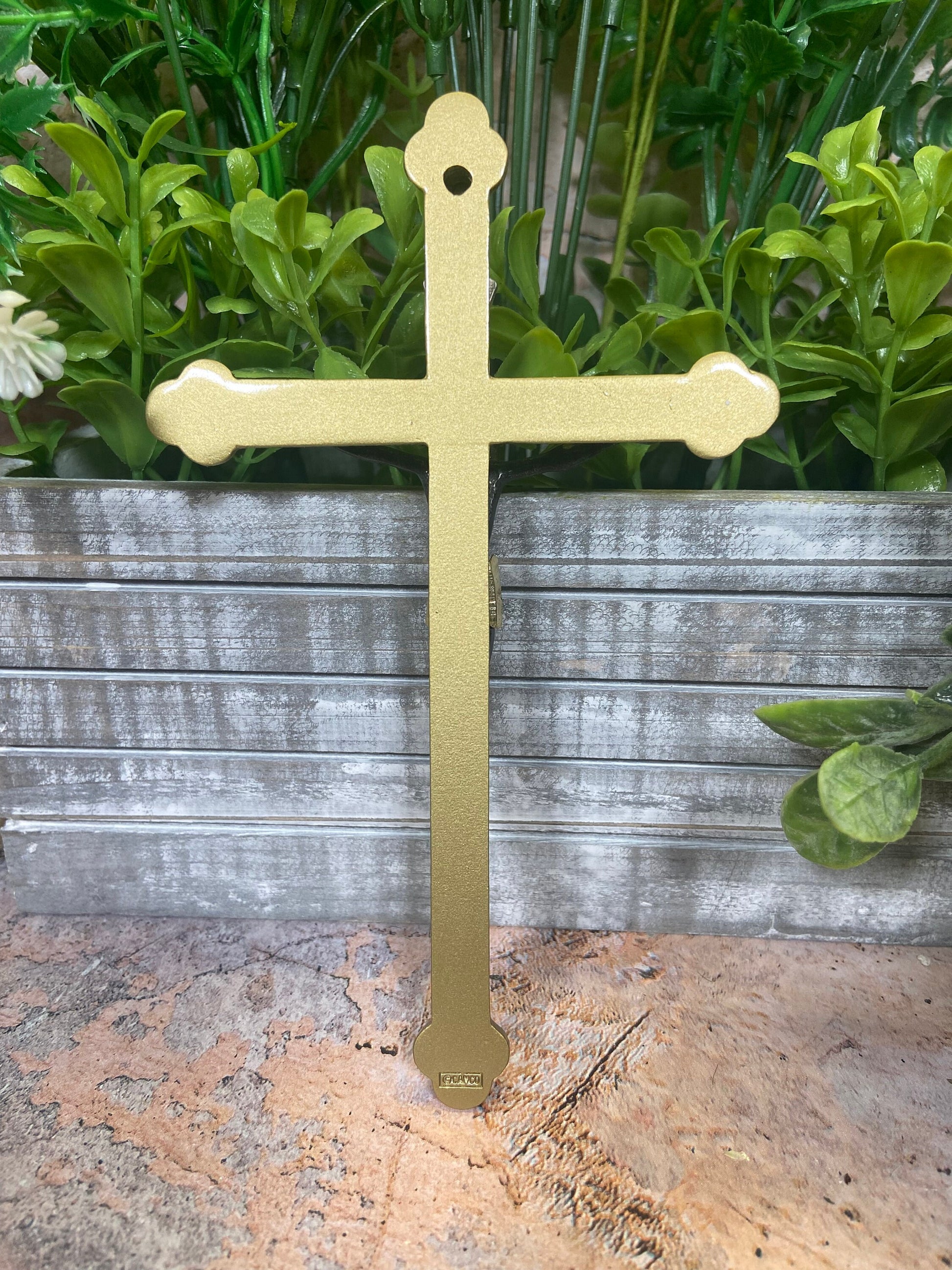 Metal Wall Cross Elegant Christian Decor Spiritual Crucifix Wall Art Unique Religious Home Accent with Gold and Silver Effect and 15 cm high-Osiris Craftworks