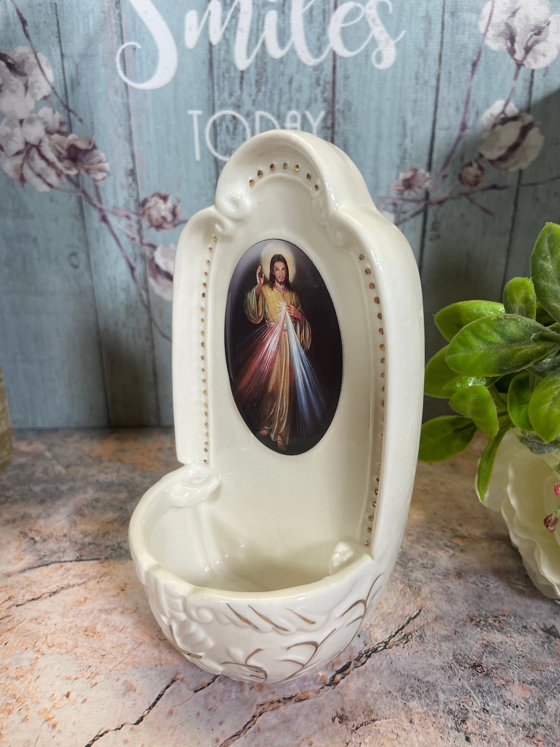 Divine Mercy Jesus Porcelain Water Font - Sacred Home Decor, Blessing Holder, 13.5 cm-Osiris Craftworks