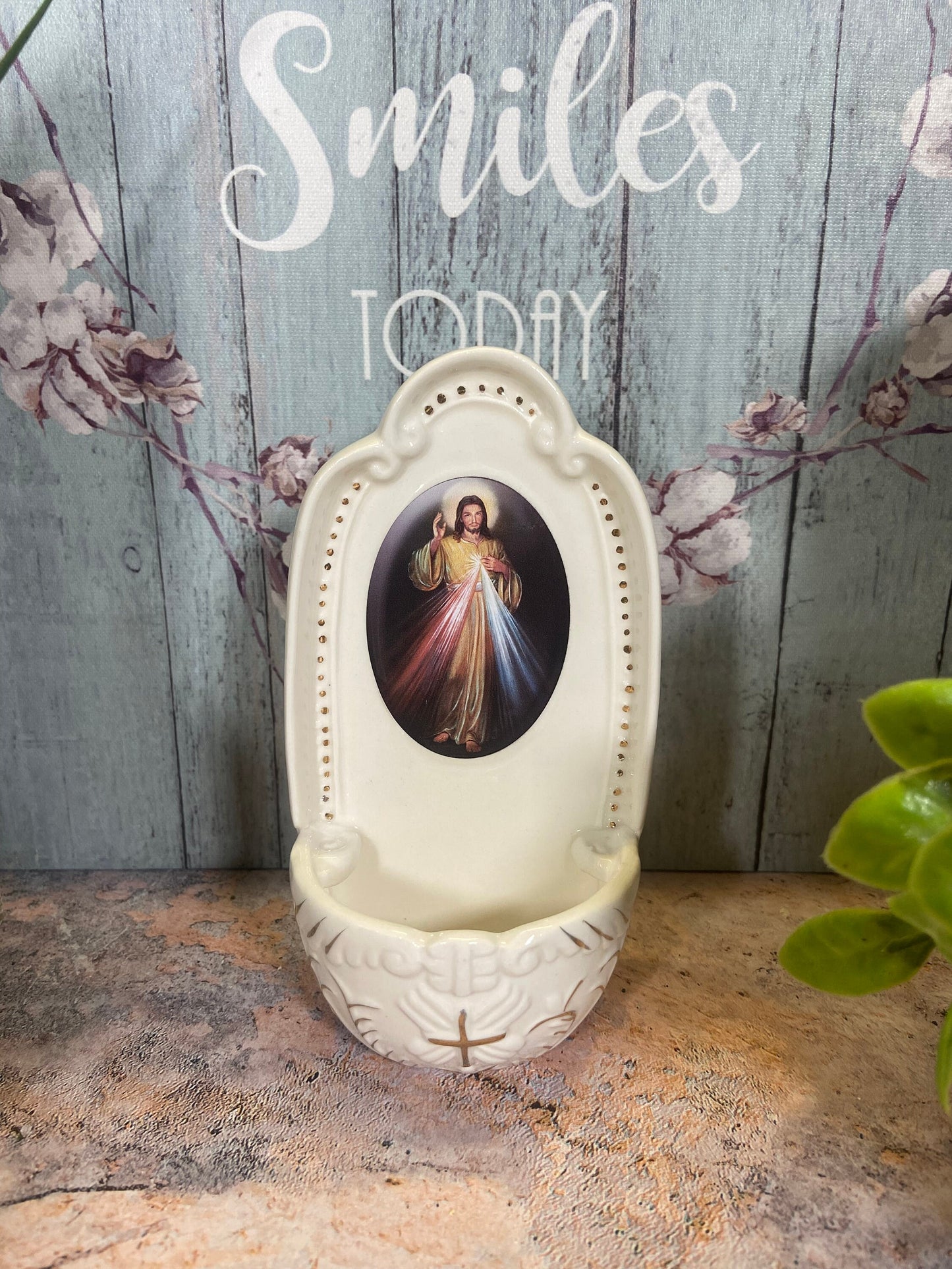 Divine Mercy Jesus Porcelain Water Font - Sacred Home Decor, Blessing Holder, 13.5 cm-Osiris Craftworks