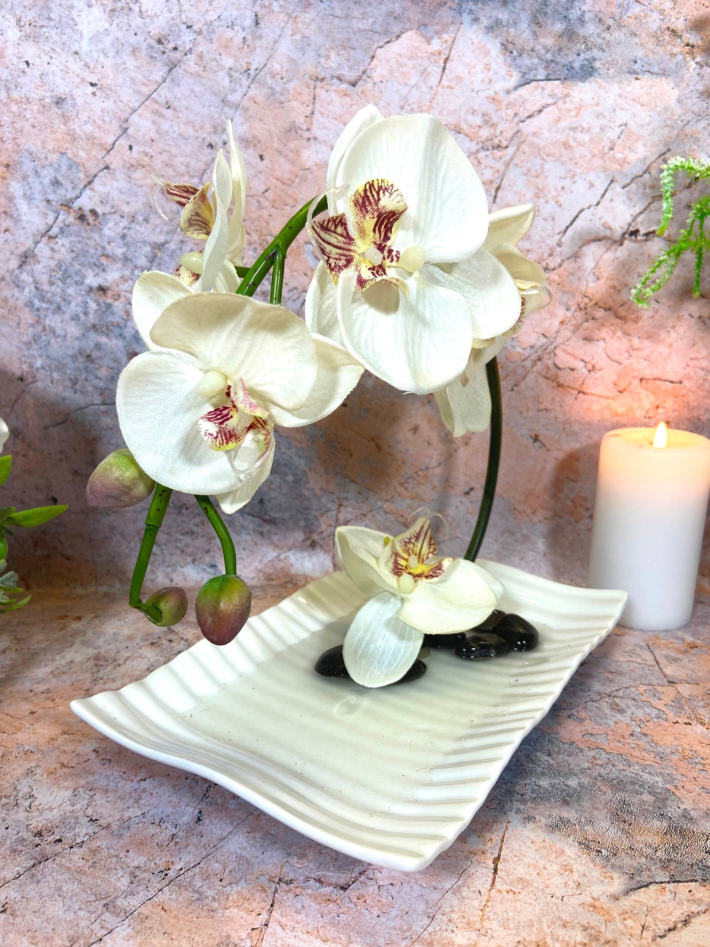 Orchidées artificielles réalistes | Arrangement floral artificiel réaliste | Présentoir en céramique blanche | Décoration d'intérieur élégante | 28x23 cm