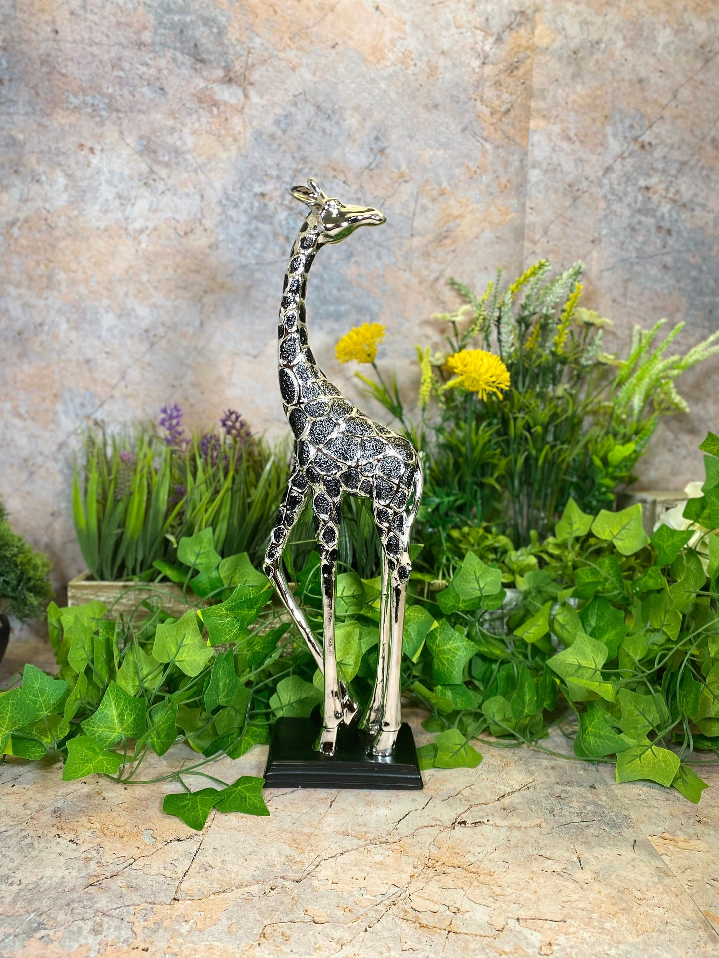 Superbe sculpture en résine de girafe argentée - Figurine de décoration d'intérieur élégante - Œuvre d'art moderne - 38 cm de haut