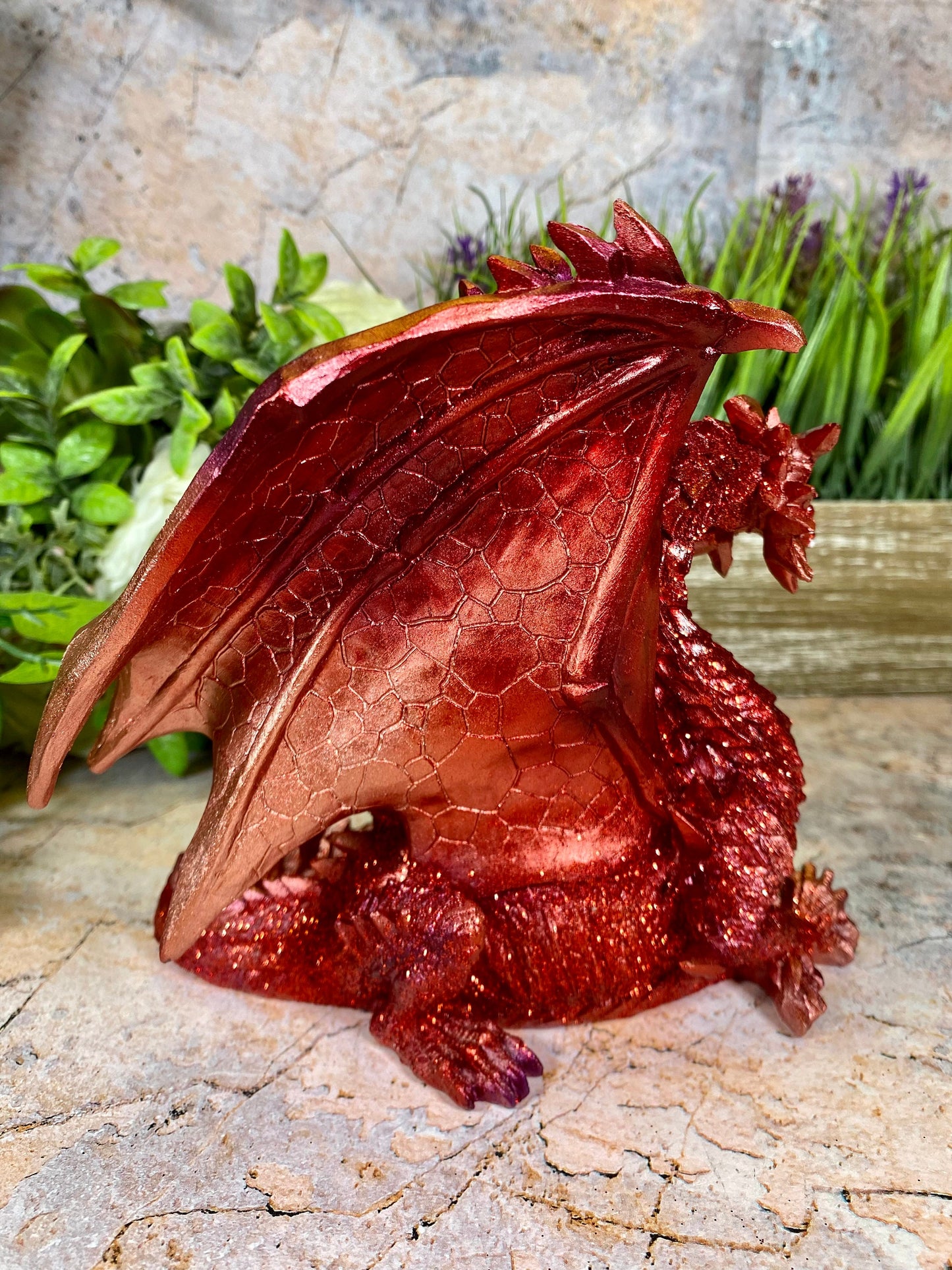 Dragon rouge mystique | Figurine en résine | 19x17cm | Ornement fantastique enchanteur | Décoration d'intérieur mythique