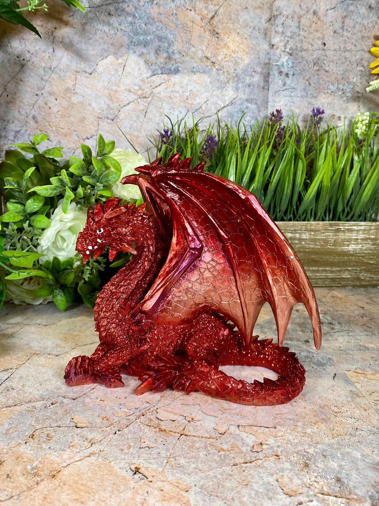 Dragon rouge mystique | Figurine en résine | 19x17cm | Ornement fantastique enchanteur | Décoration d'intérieur mythique