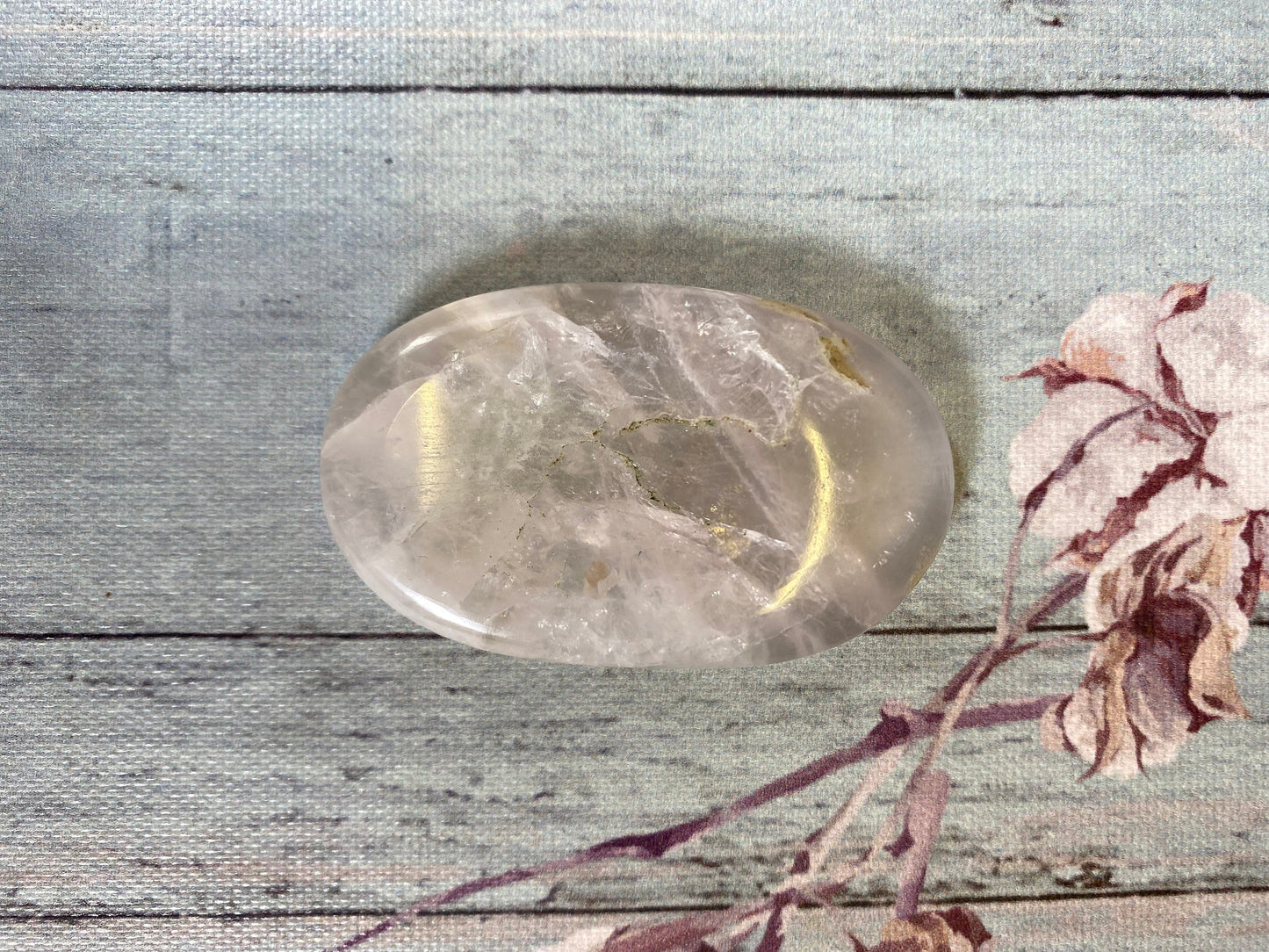 Pierre de paume en quartz rose | Cristal de guérison | Pierre énergétique d'amour et d'harmonie | Roche de poche de méditation | 5,5 x 3,5 cm