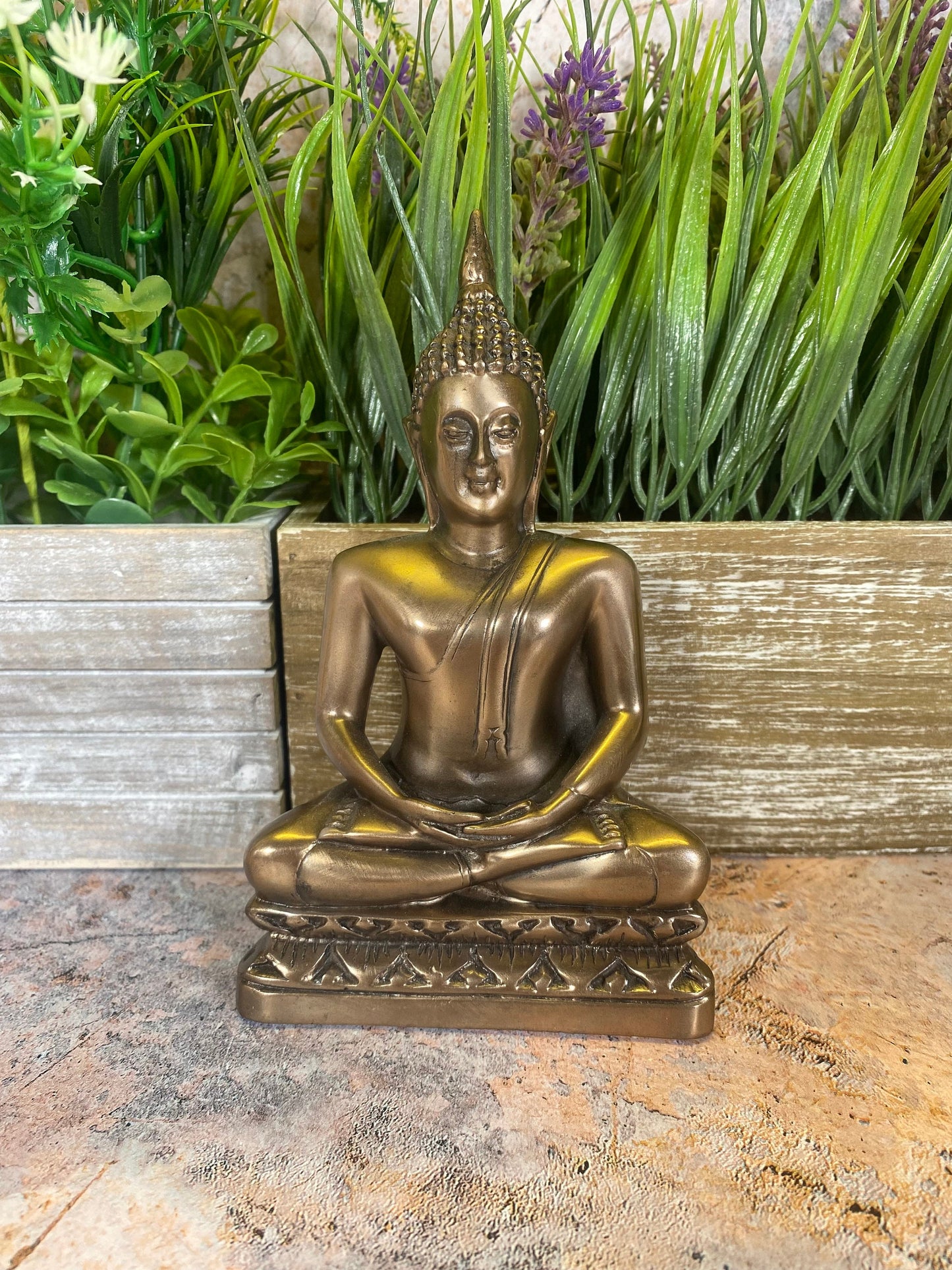 Goldene Buddha-Statue – Kunstharz – 16 x 9,5 cm – Zen-Meditationsdekor – Tafelaufsatz zur spirituellen Erleuchtung