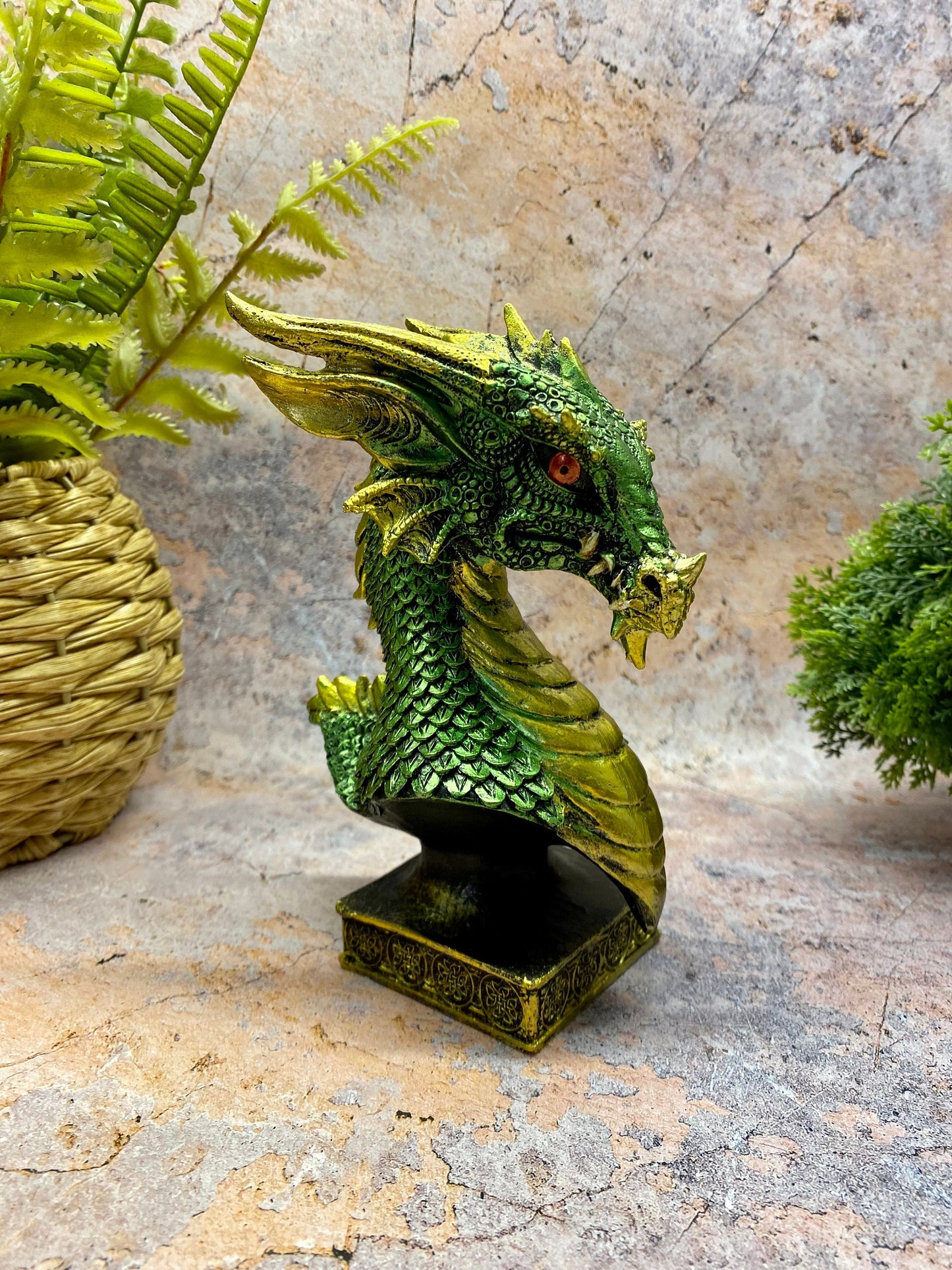 Drachenbüste auf Sockel | Majestätische Skulptur | Mythische Heimdekoration | Fantasy-Tischkunstwerk | 16,5 x 12 cm