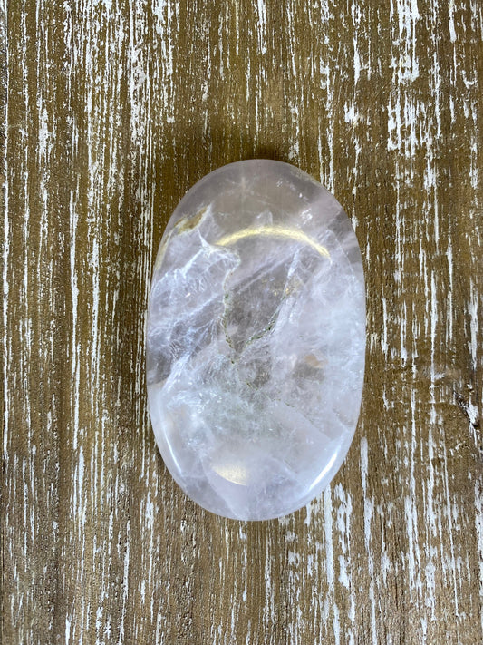 Pierre de paume en quartz rose | Cristal de guérison | Pierre énergétique d'amour et d'harmonie | Roche de poche de méditation | 5,5 x 3,5 cm