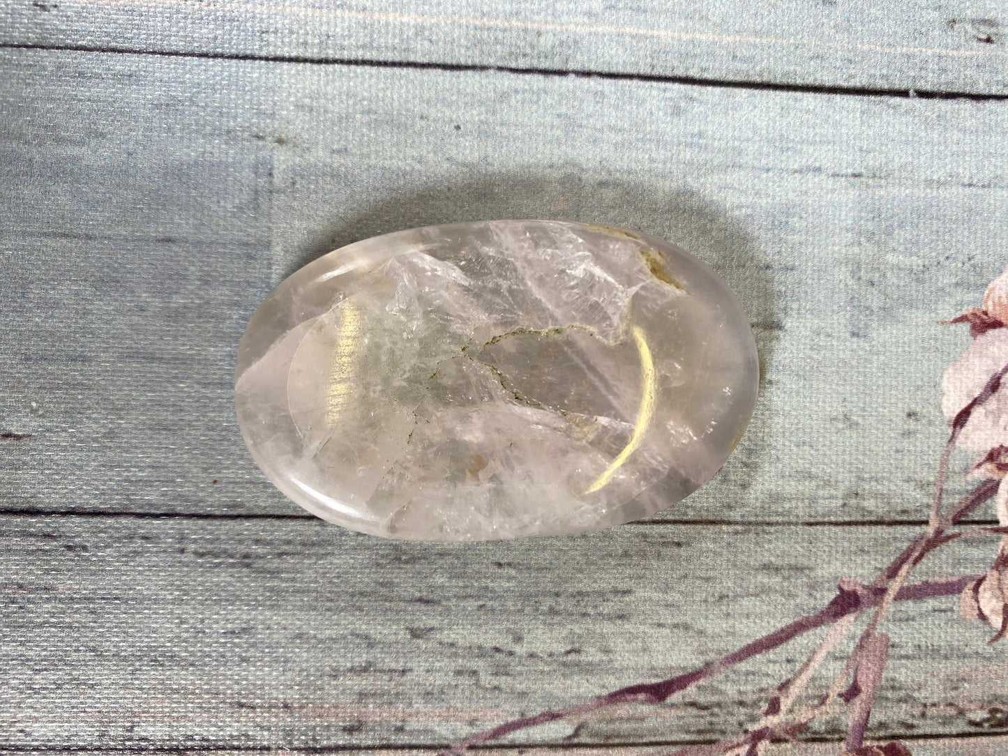 Pierre de paume en quartz rose | Cristal de guérison | Pierre énergétique d'amour et d'harmonie | Roche de poche de méditation | 5,5 x 3,5 cm